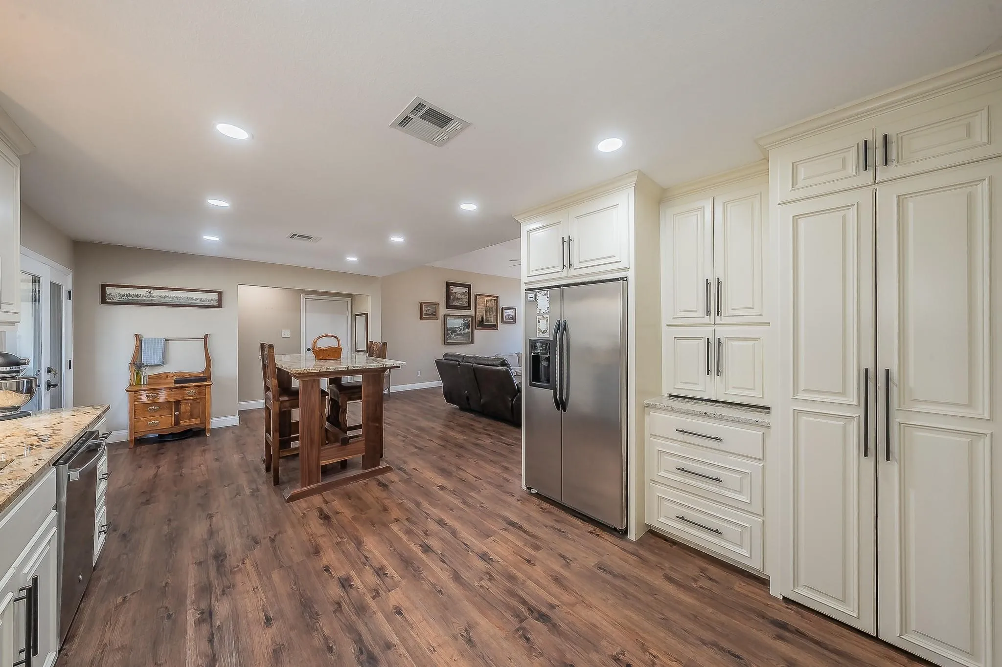Farm For Sale in Mc Lennan County , 1325 N Katy Road, Elm Mott, Texas 76640, 3 Bedroom, 2 Bathroom, 2 Garage spaces, 1,826 Sqft, built in 1988, mls#21374855, Real Estate Agent in Elm Mott, Homes For Sale in Mc Lennan county, Homes For Sale in Elm Mott, Realtor in Elm Mott Texas, Real Estate Brokerage Independent Realty Texas, Luminita Cordes Realtor
