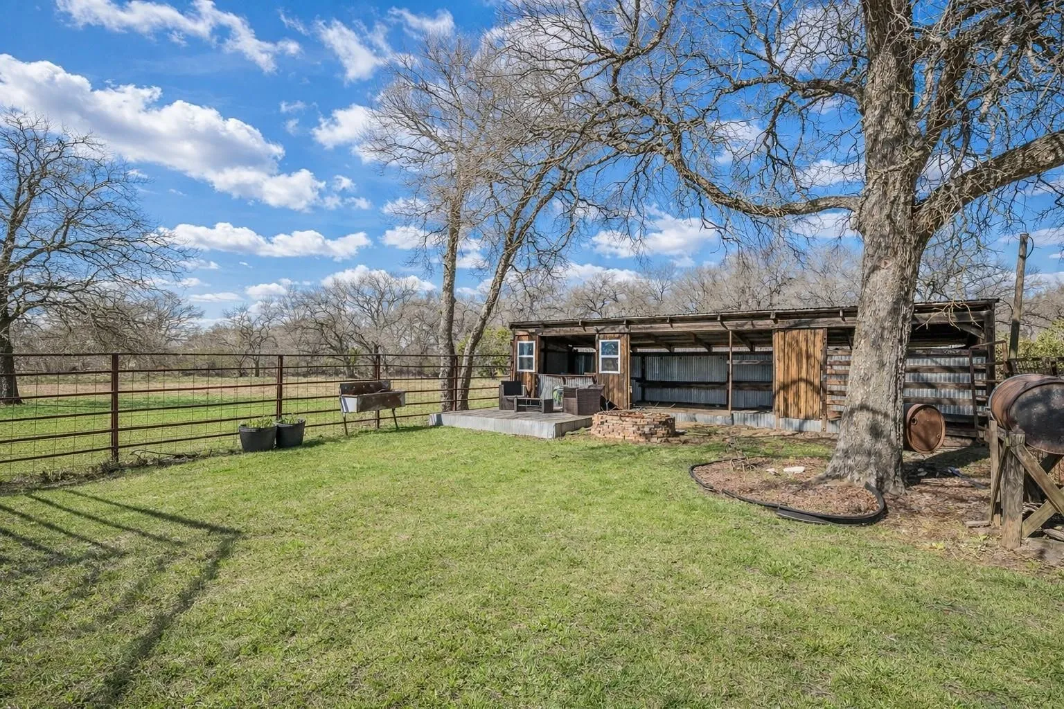 Farm For Sale in Mc Lennan County , 1325 N Katy Road, Elm Mott, Texas 76640, 3 Bedroom, 2 Bathroom, 2 Garage spaces, 1,826 Sqft, built in 1988, mls#21374855, Real Estate Agent in Elm Mott, Homes For Sale in Mc Lennan county, Homes For Sale in Elm Mott, Realtor in Elm Mott Texas, Real Estate Brokerage Independent Realty Texas, Luminita Cordes Realtor
