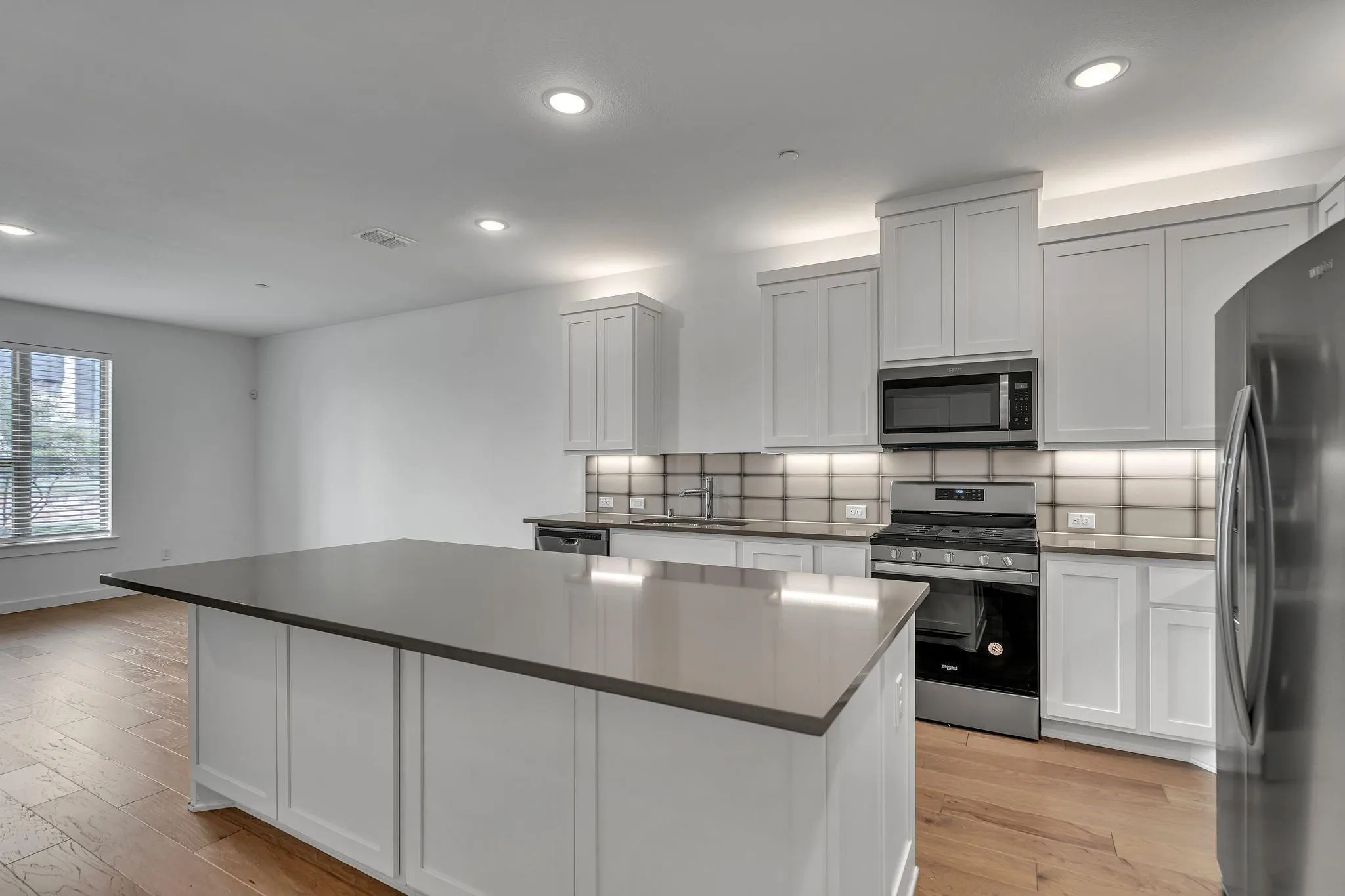 Townhouse For Rent in Collin County , 611 COLLIER Drive, Plano, Texas 75075, 3 Bedroom, 3 Bathroom, 2 Garage spaces, 1,806 Sqft, built in 2021, mls#21374856, Real Estate Agent in Plano, Homes For Rent in Collin county, Homes For Rent in Plano, Realtor in Plano Texas, Real Estate Brokerage Independent Realty Texas, Luminita Cordes Realtor