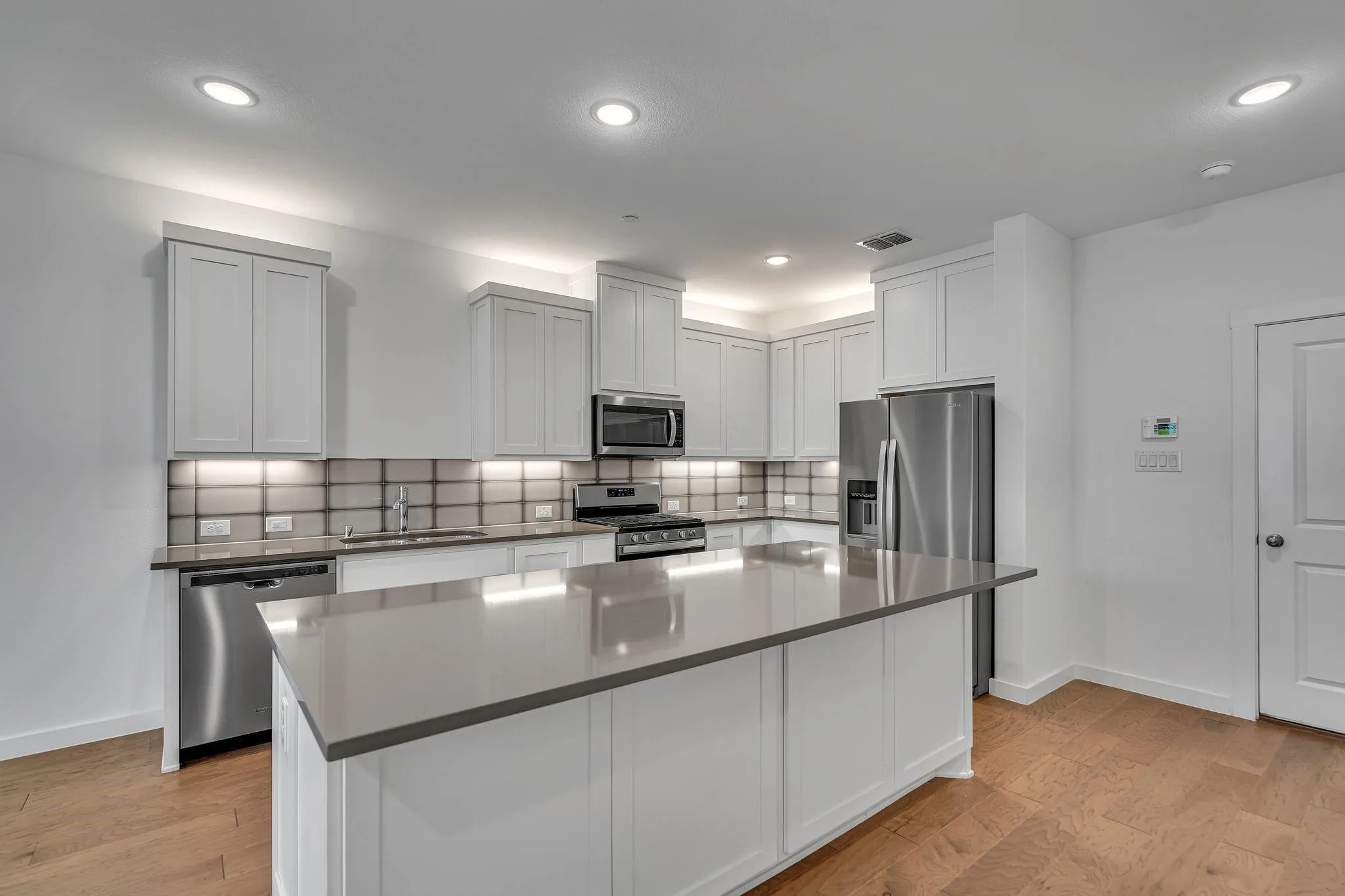 Townhouse For Rent in Collin County , 611 COLLIER Drive, Plano, Texas 75075, 3 Bedroom, 3 Bathroom, 2 Garage spaces, 1,806 Sqft, built in 2021, mls#21374856, Real Estate Agent in Plano, Homes For Rent in Collin county, Homes For Rent in Plano, Realtor in Plano Texas, Real Estate Brokerage Independent Realty Texas, Luminita Cordes Realtor