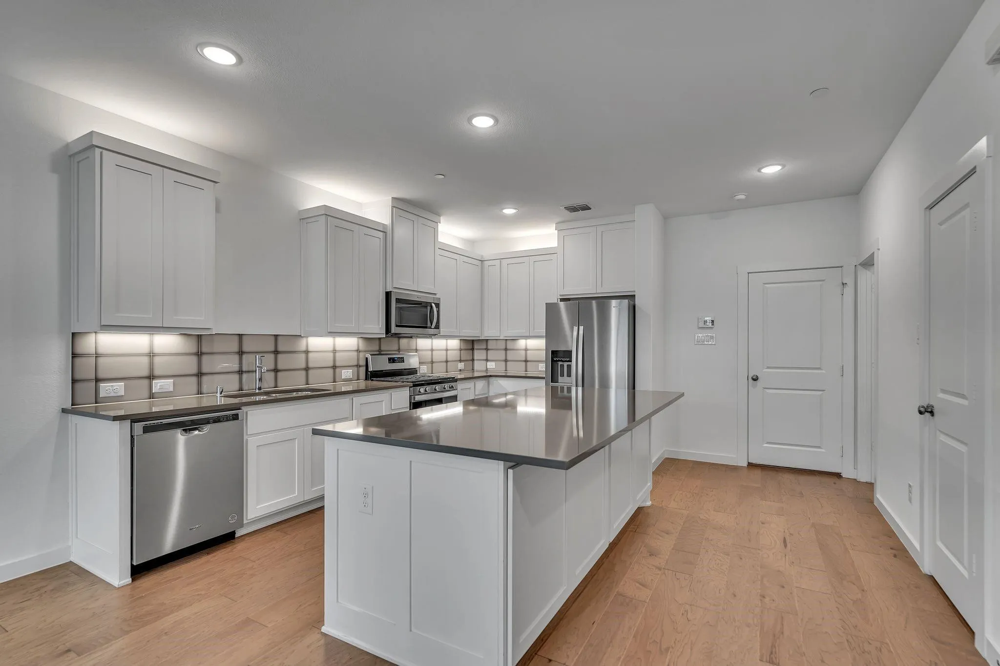 Townhouse For Rent in Collin County , 611 COLLIER Drive, Plano, Texas 75075, 3 Bedroom, 3 Bathroom, 2 Garage spaces, 1,806 Sqft, built in 2021, mls#21374856, Real Estate Agent in Plano, Homes For Rent in Collin county, Homes For Rent in Plano, Realtor in Plano Texas, Real Estate Brokerage Independent Realty Texas, Luminita Cordes Realtor
