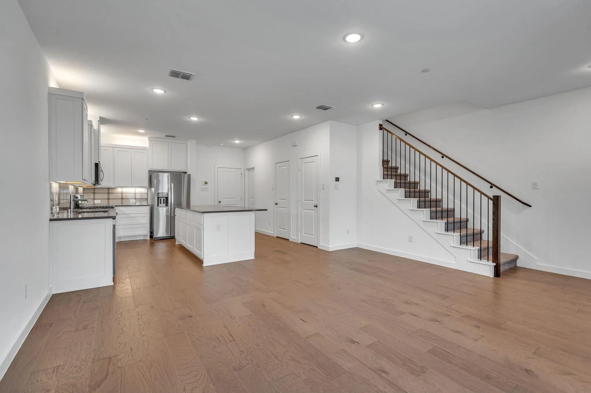 Townhouse For Rent in Collin County , 611 COLLIER Drive, Plano, Texas 75075, 3 Bedroom, 3 Bathroom, 2 Garage spaces, 1,806 Sqft, built in 2021, mls#21374856, Real Estate Agent in Plano, Homes For Rent in Collin county, Homes For Rent in Plano, Realtor in Plano Texas, Real Estate Brokerage Independent Realty Texas, Luminita Cordes Realtor