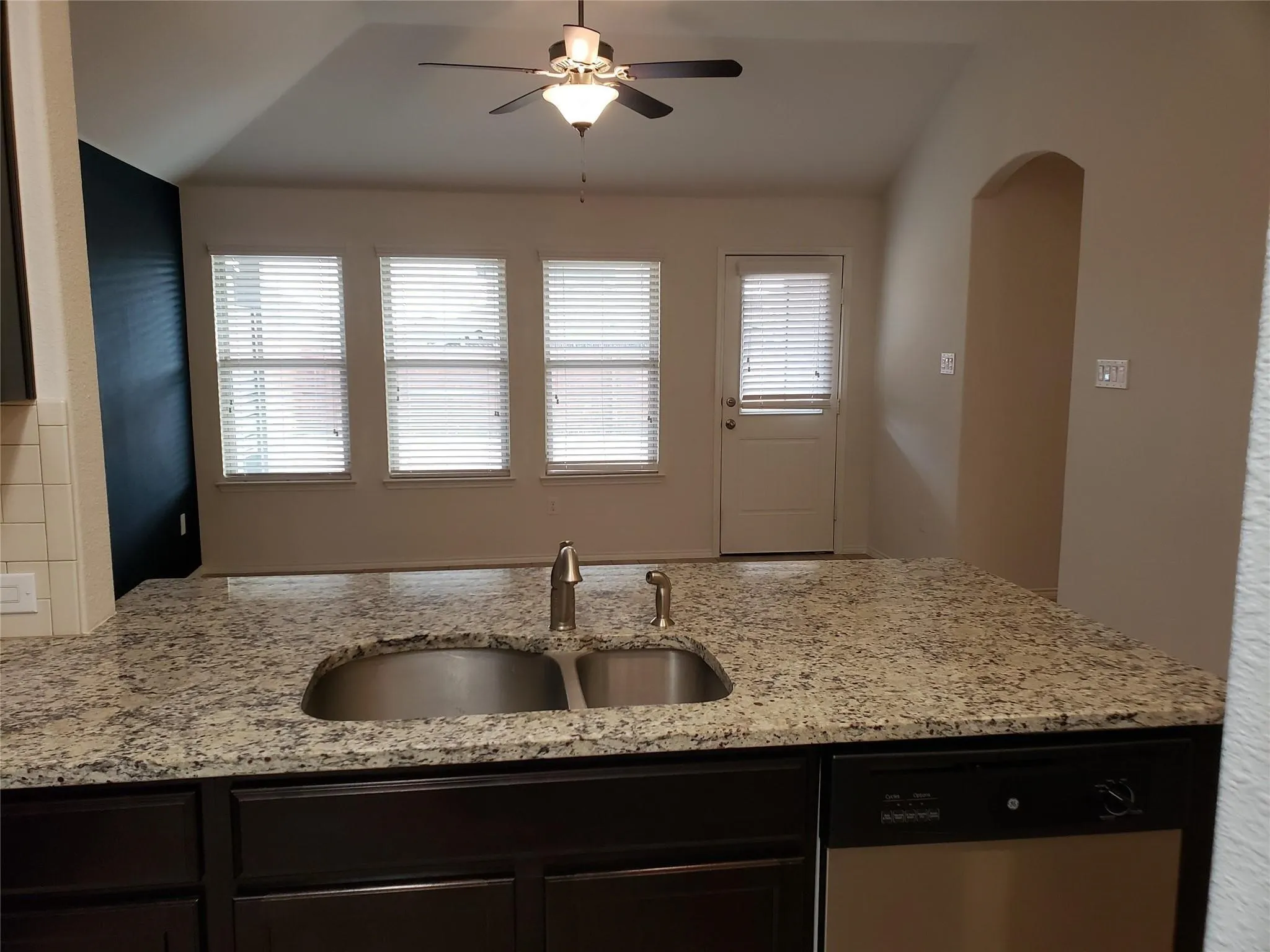 Single Family Residence For Rent in Denton County , 601 Saguaro Drive, Fort Worth, Texas 76052, 3 Bedroom, 2 Bathroom, 2 Garage spaces, 1,334 Sqft, built in 2017, mls#21373760, Real Estate Agent in Fort Worth, Homes For Rent in Denton county, Homes For Rent in Fort Worth, Realtor in Fort Worth Texas, Real Estate Brokerage Independent Realty Texas, Luminita Cordes Realtor