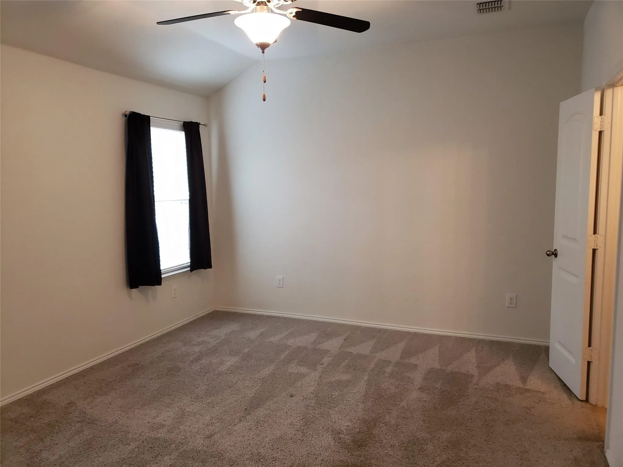 Single Family Residence For Rent in Denton County , 601 Saguaro Drive, Fort Worth, Texas 76052, 3 Bedroom, 2 Bathroom, 2 Garage spaces, 1,334 Sqft, built in 2017, mls#21373760, Real Estate Agent in Fort Worth, Homes For Rent in Denton county, Homes For Rent in Fort Worth, Realtor in Fort Worth Texas, Real Estate Brokerage Independent Realty Texas, Luminita Cordes Realtor