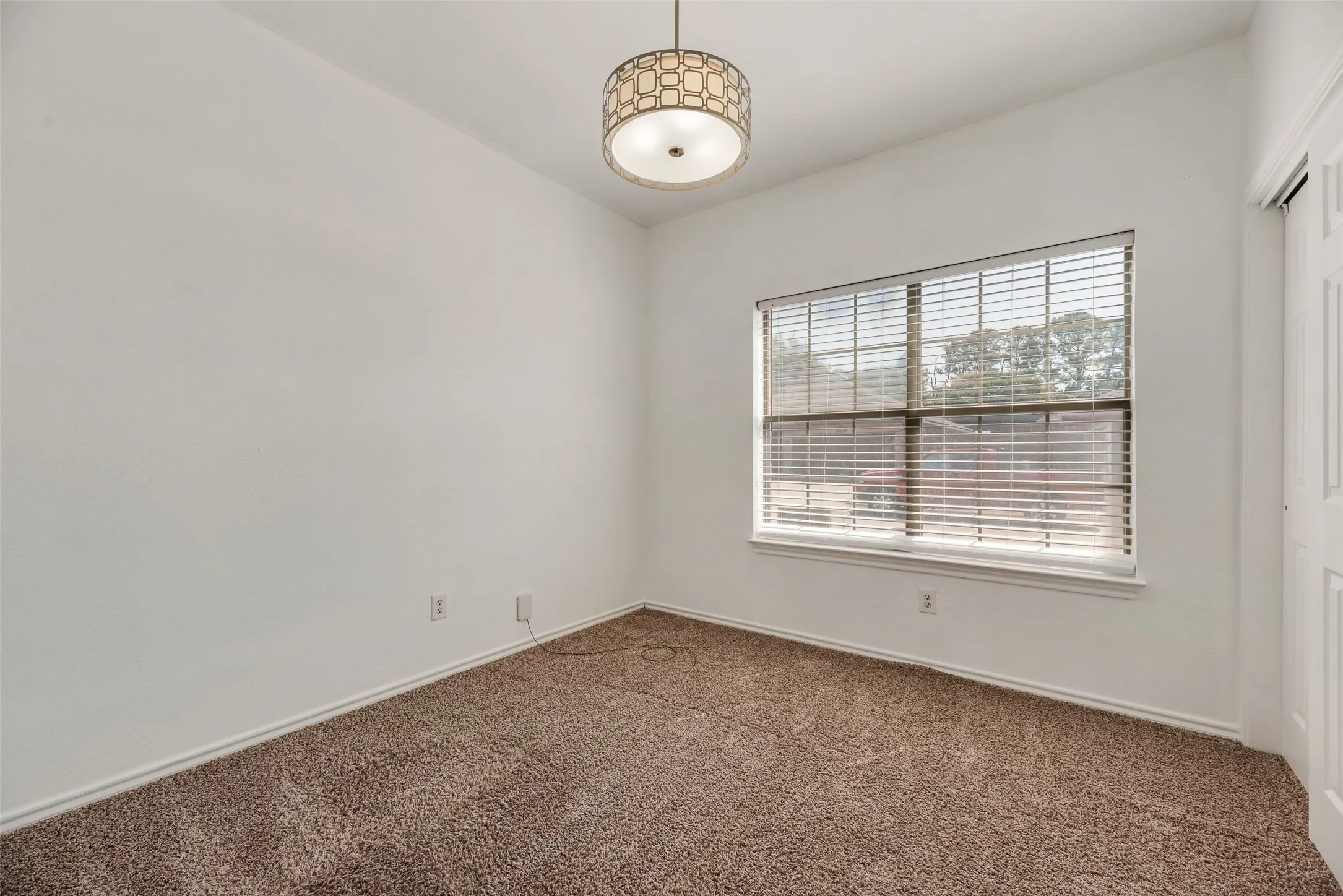 Single Family Residence For Rent in Denton County , 303 Texas Drive, Lake Dallas, Texas 75065, 3 Bedroom, 2 Bathroom, 2 Garage spaces, 1,273 Sqft, built in 2004, mls#21374863, Real Estate Agent in Lake Dallas, Homes For Rent in Denton county, Homes For Rent in Lake Dallas, Realtor in Lake Dallas Texas, Real Estate Brokerage Independent Realty Texas, Luminita Cordes Realtor