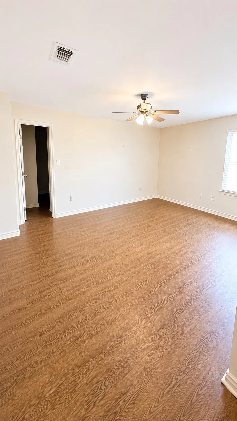 MAIN BEDROOM (1)