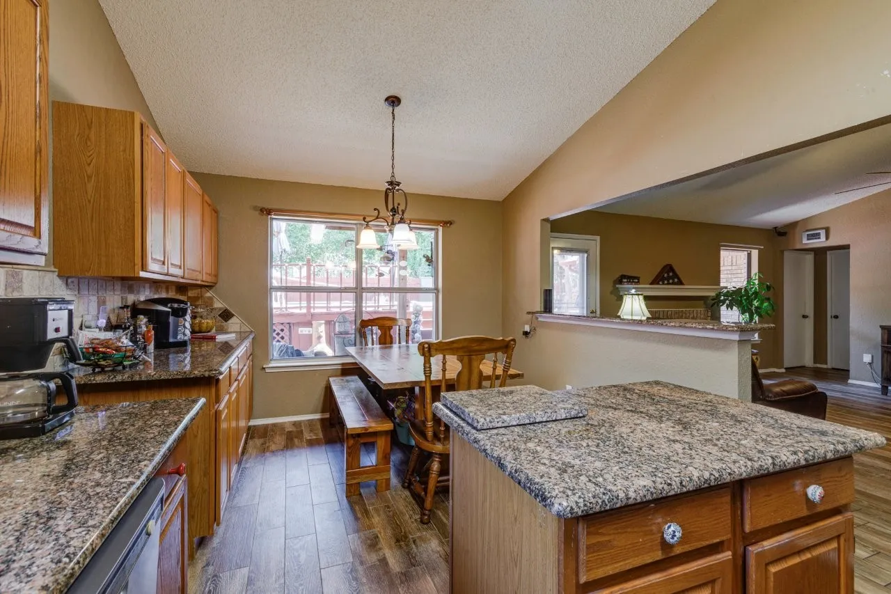 Single Family Residence For Sale in Tarrant County , 6912 Lyndale Drive, Watauga, Texas 76148, 3 Bedroom, 2 Bathroom, 2 Garage spaces, 1,590 Sqft, built in 1988, mls#21374877, Real Estate Agent in Watauga, Homes For Sale in Tarrant county, Homes For Sale in Watauga, Realtor in Watauga Texas, Real Estate Brokerage Independent Realty Texas, Luminita Cordes Realtor