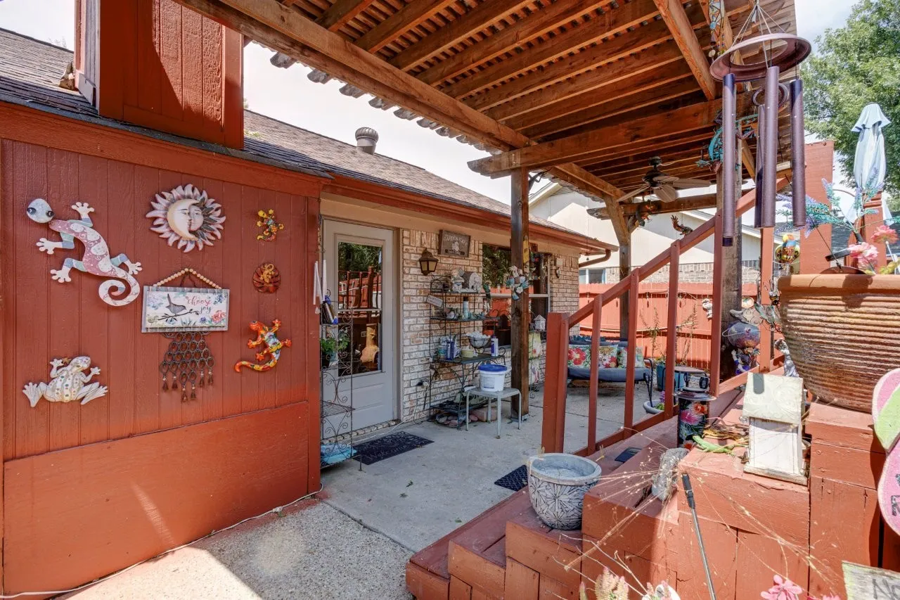 Single Family Residence For Sale in Tarrant County , 6912 Lyndale Drive, Watauga, Texas 76148, 3 Bedroom, 2 Bathroom, 2 Garage spaces, 1,590 Sqft, built in 1988, mls#21374877, Real Estate Agent in Watauga, Homes For Sale in Tarrant county, Homes For Sale in Watauga, Realtor in Watauga Texas, Real Estate Brokerage Independent Realty Texas, Luminita Cordes Realtor