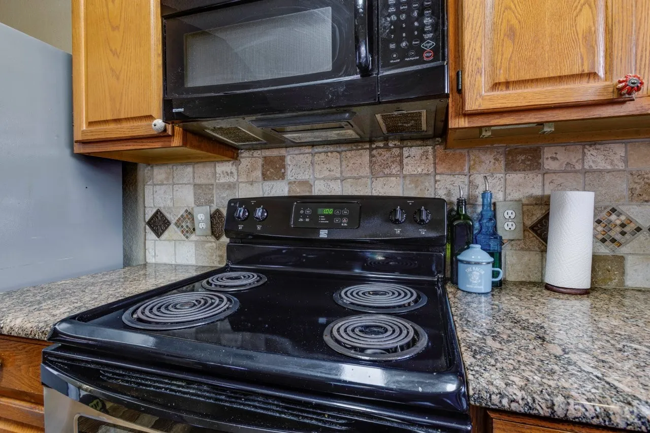 Single Family Residence For Sale in Tarrant County , 6912 Lyndale Drive, Watauga, Texas 76148, 3 Bedroom, 2 Bathroom, 2 Garage spaces, 1,590 Sqft, built in 1988, mls#21374877, Real Estate Agent in Watauga, Homes For Sale in Tarrant county, Homes For Sale in Watauga, Realtor in Watauga Texas, Real Estate Brokerage Independent Realty Texas, Luminita Cordes Realtor