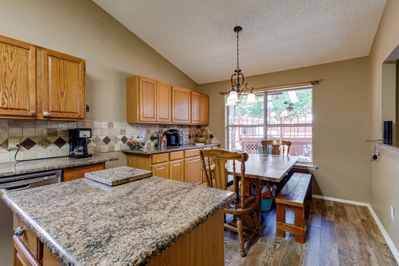 Single Family Residence For Sale in Tarrant County , 6912 Lyndale Drive, Watauga, Texas 76148, 3 Bedroom, 2 Bathroom, 2 Garage spaces, 1,590 Sqft, built in 1988, mls#21374877, Real Estate Agent in Watauga, Homes For Sale in Tarrant county, Homes For Sale in Watauga, Realtor in Watauga Texas, Real Estate Brokerage Independent Realty Texas, Luminita Cordes Realtor
