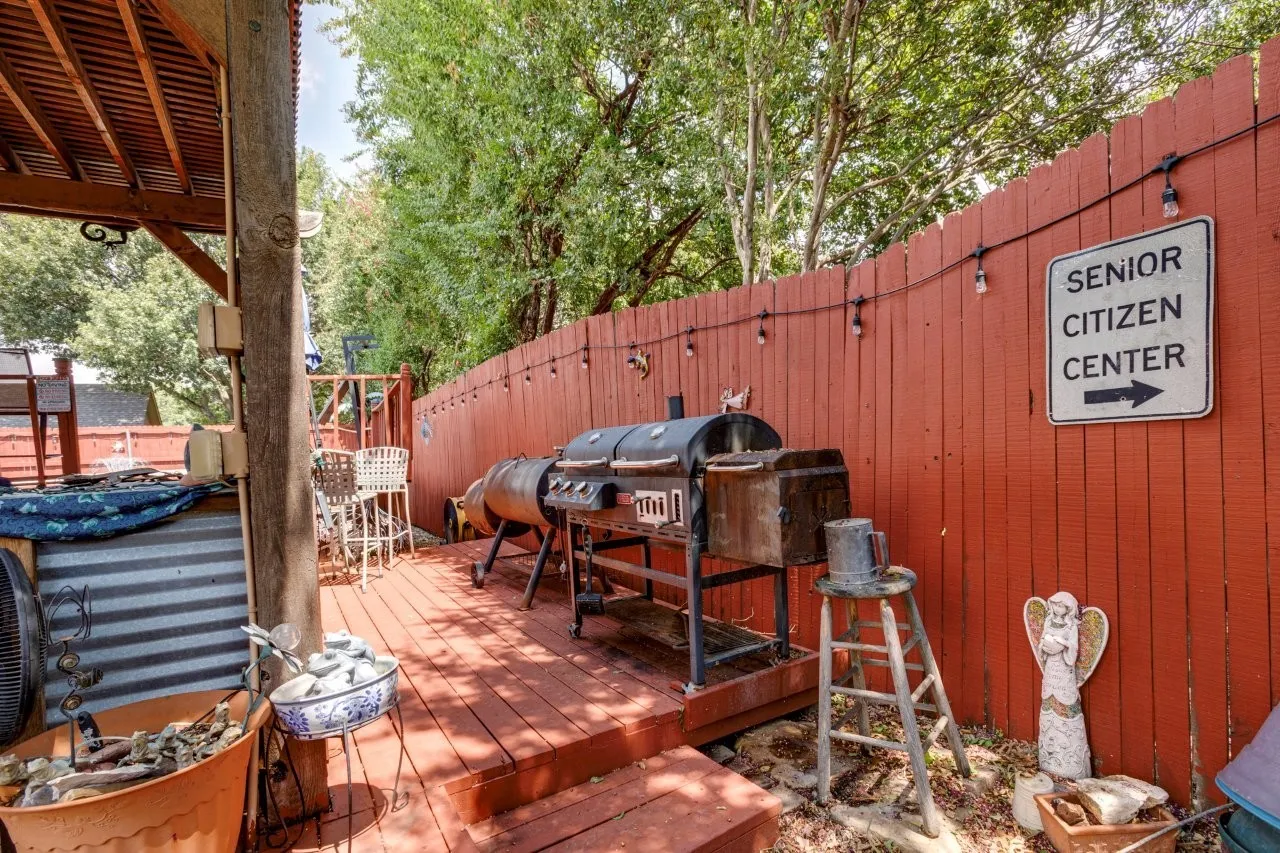 Single Family Residence For Sale in Tarrant County , 6912 Lyndale Drive, Watauga, Texas 76148, 3 Bedroom, 2 Bathroom, 2 Garage spaces, 1,590 Sqft, built in 1988, mls#21374877, Real Estate Agent in Watauga, Homes For Sale in Tarrant county, Homes For Sale in Watauga, Realtor in Watauga Texas, Real Estate Brokerage Independent Realty Texas, Luminita Cordes Realtor