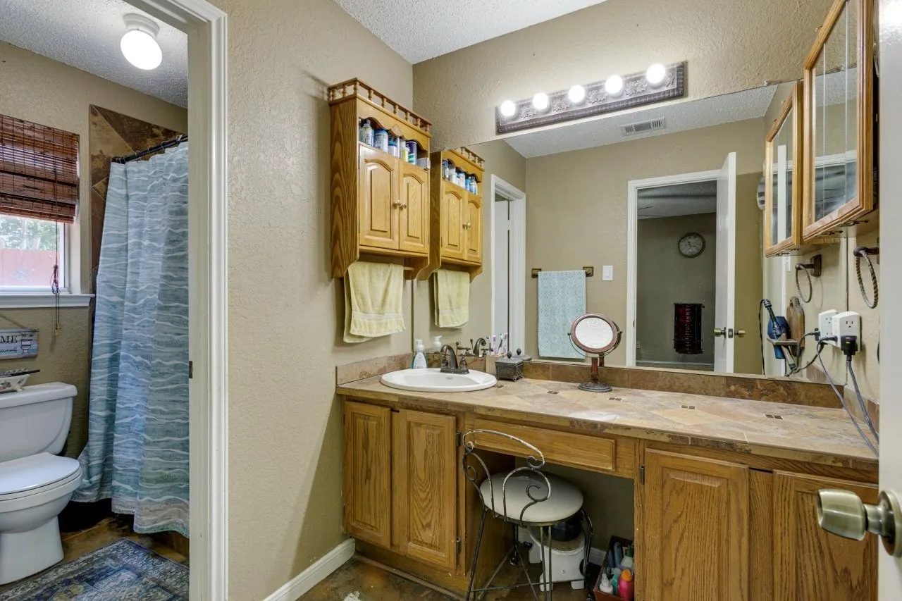 Single Family Residence For Sale in Tarrant County , 6912 Lyndale Drive, Watauga, Texas 76148, 3 Bedroom, 2 Bathroom, 2 Garage spaces, 1,590 Sqft, built in 1988, mls#21374877, Real Estate Agent in Watauga, Homes For Sale in Tarrant county, Homes For Sale in Watauga, Realtor in Watauga Texas, Real Estate Brokerage Independent Realty Texas, Luminita Cordes Realtor