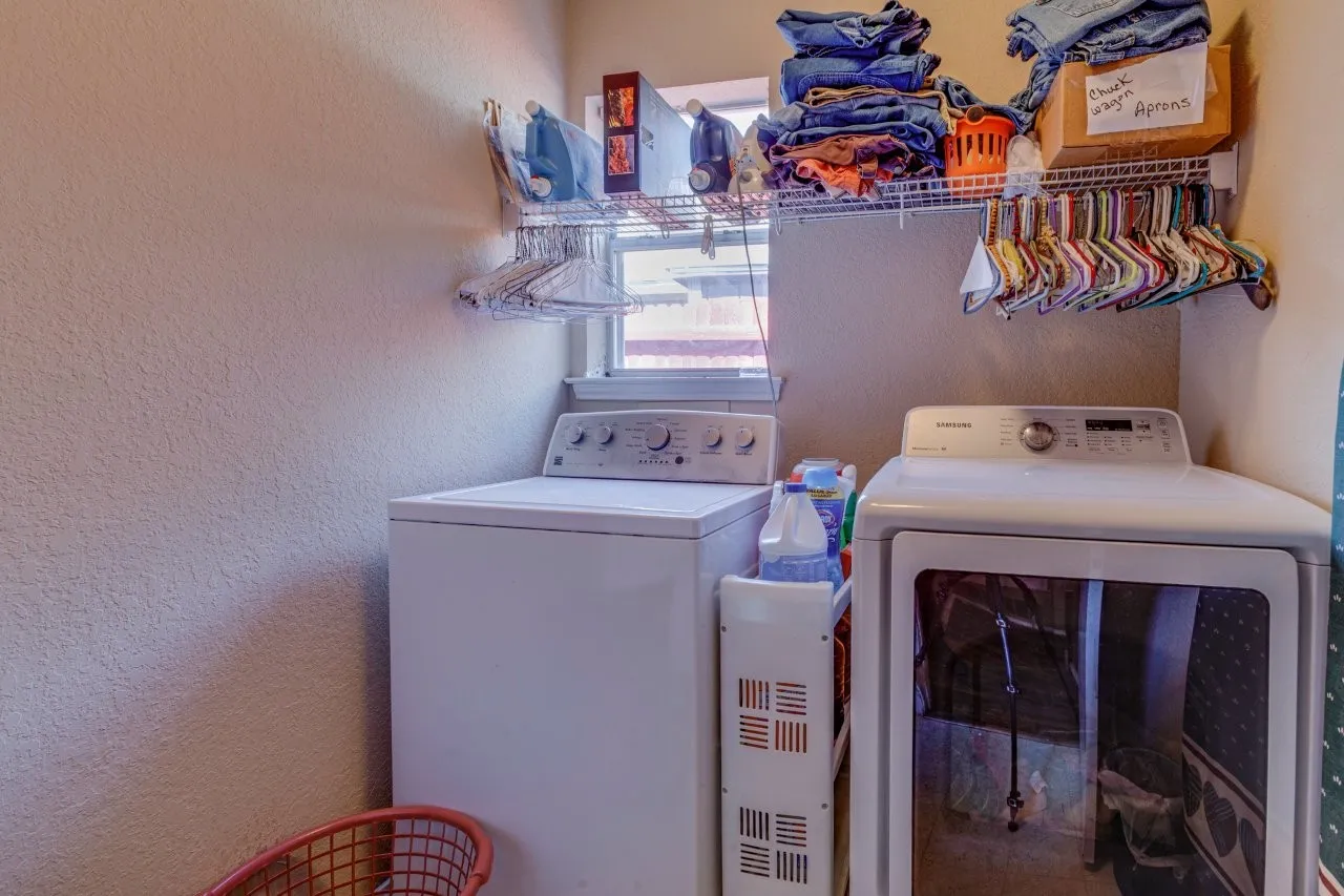 Single Family Residence For Sale in Tarrant County , 6912 Lyndale Drive, Watauga, Texas 76148, 3 Bedroom, 2 Bathroom, 2 Garage spaces, 1,590 Sqft, built in 1988, mls#21374877, Real Estate Agent in Watauga, Homes For Sale in Tarrant county, Homes For Sale in Watauga, Realtor in Watauga Texas, Real Estate Brokerage Independent Realty Texas, Luminita Cordes Realtor