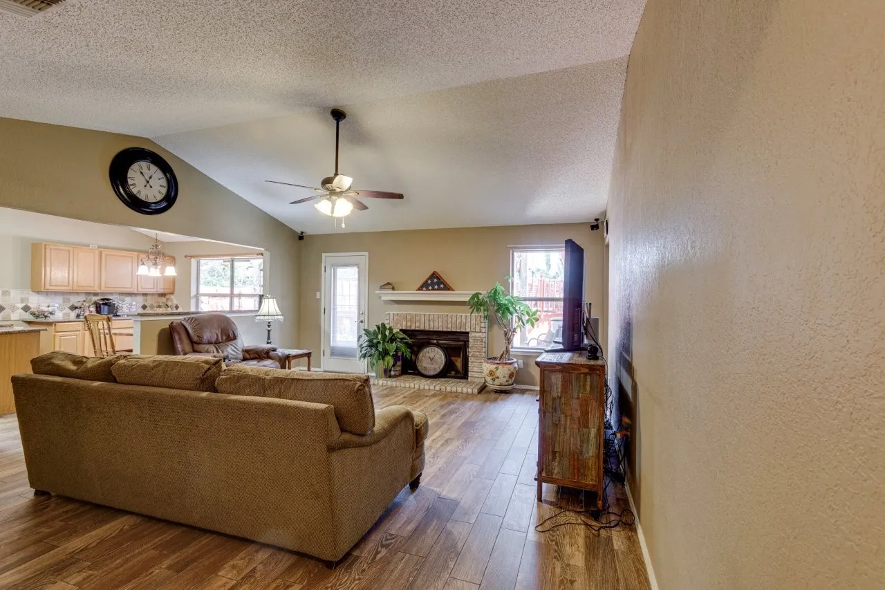 Single Family Residence For Sale in Tarrant County , 6912 Lyndale Drive, Watauga, Texas 76148, 3 Bedroom, 2 Bathroom, 2 Garage spaces, 1,590 Sqft, built in 1988, mls#21374877, Real Estate Agent in Watauga, Homes For Sale in Tarrant county, Homes For Sale in Watauga, Realtor in Watauga Texas, Real Estate Brokerage Independent Realty Texas, Luminita Cordes Realtor
