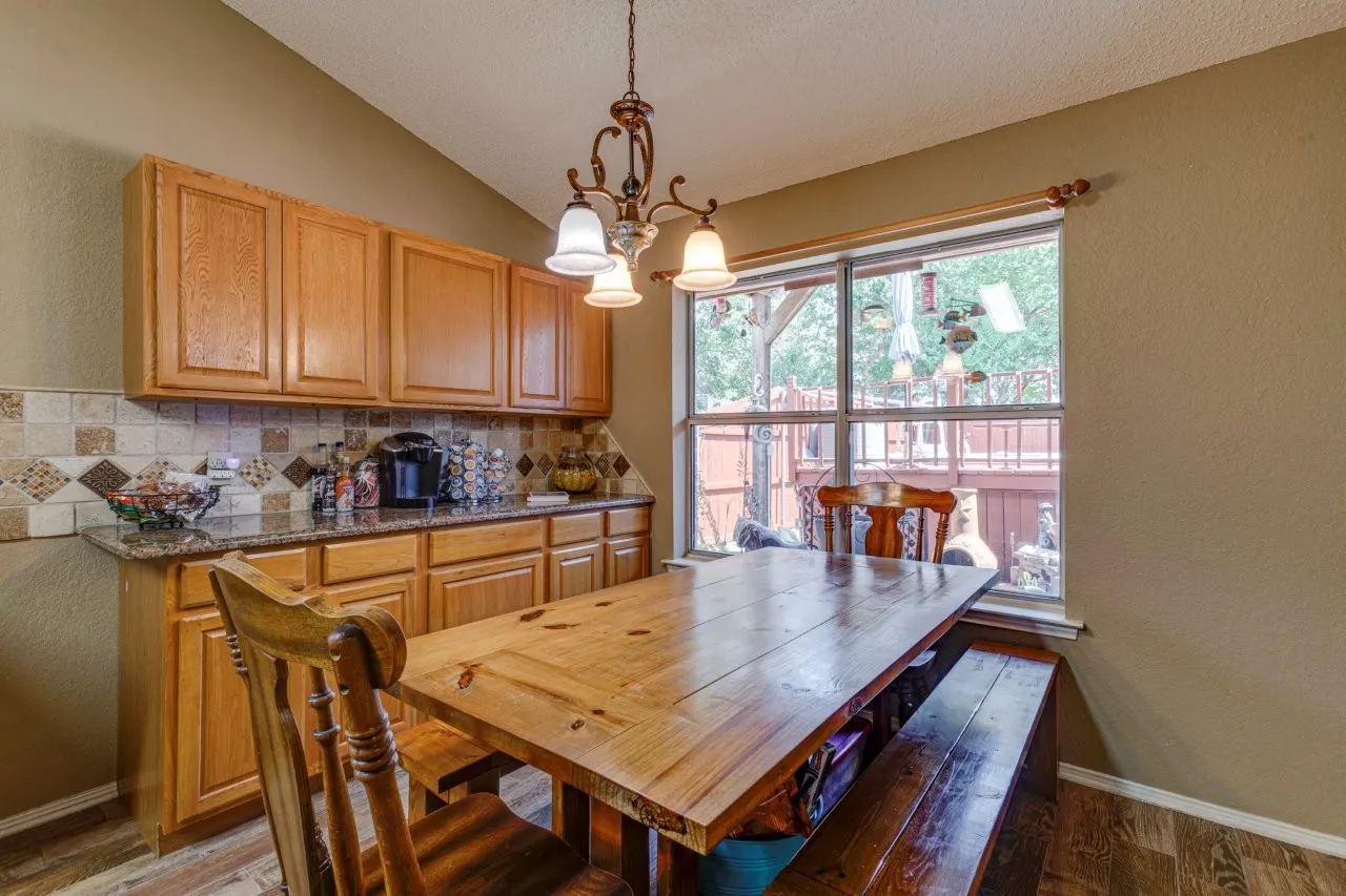 Single Family Residence For Sale in Tarrant County , 6912 Lyndale Drive, Watauga, Texas 76148, 3 Bedroom, 2 Bathroom, 2 Garage spaces, 1,590 Sqft, built in 1988, mls#21374877, Real Estate Agent in Watauga, Homes For Sale in Tarrant county, Homes For Sale in Watauga, Realtor in Watauga Texas, Real Estate Brokerage Independent Realty Texas, Luminita Cordes Realtor