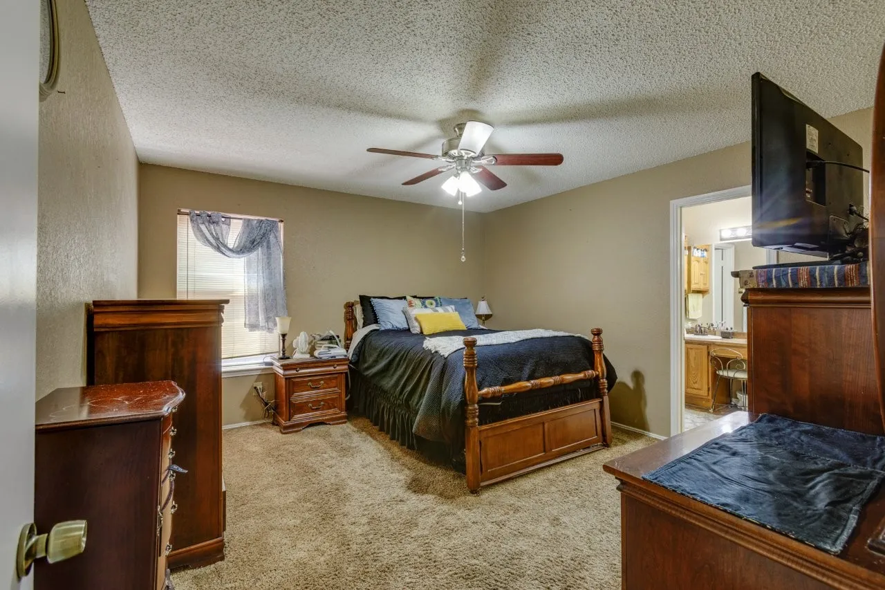 Single Family Residence For Sale in Tarrant County , 6912 Lyndale Drive, Watauga, Texas 76148, 3 Bedroom, 2 Bathroom, 2 Garage spaces, 1,590 Sqft, built in 1988, mls#21374877, Real Estate Agent in Watauga, Homes For Sale in Tarrant county, Homes For Sale in Watauga, Realtor in Watauga Texas, Real Estate Brokerage Independent Realty Texas, Luminita Cordes Realtor