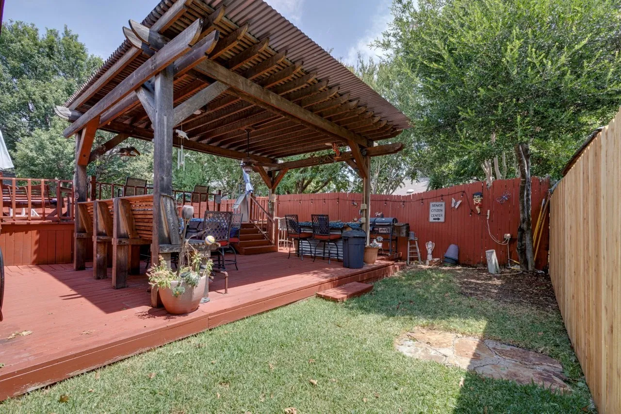 Single Family Residence For Sale in Tarrant County , 6912 Lyndale Drive, Watauga, Texas 76148, 3 Bedroom, 2 Bathroom, 2 Garage spaces, 1,590 Sqft, built in 1988, mls#21374877, Real Estate Agent in Watauga, Homes For Sale in Tarrant county, Homes For Sale in Watauga, Realtor in Watauga Texas, Real Estate Brokerage Independent Realty Texas, Luminita Cordes Realtor