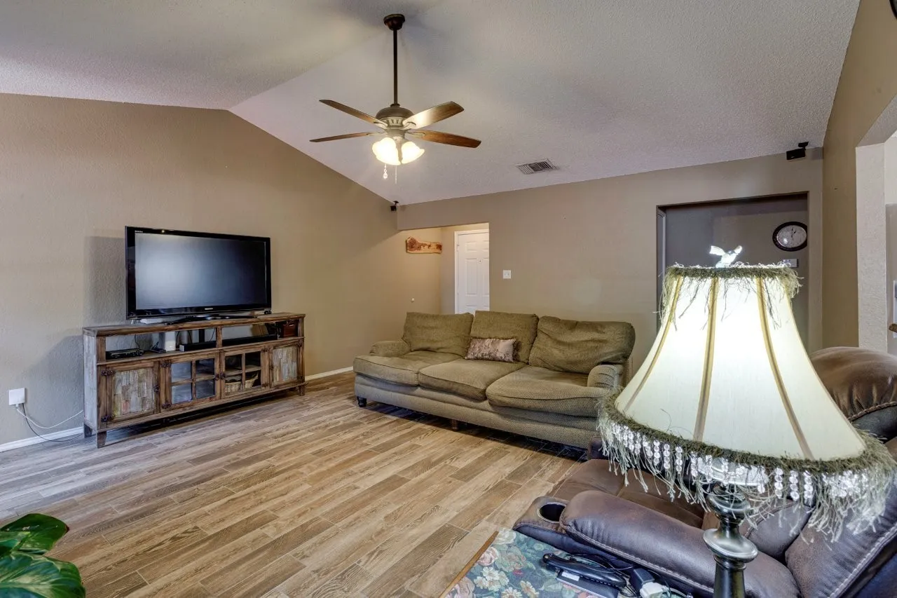 Single Family Residence For Sale in Tarrant County , 6912 Lyndale Drive, Watauga, Texas 76148, 3 Bedroom, 2 Bathroom, 2 Garage spaces, 1,590 Sqft, built in 1988, mls#21374877, Real Estate Agent in Watauga, Homes For Sale in Tarrant county, Homes For Sale in Watauga, Realtor in Watauga Texas, Real Estate Brokerage Independent Realty Texas, Luminita Cordes Realtor