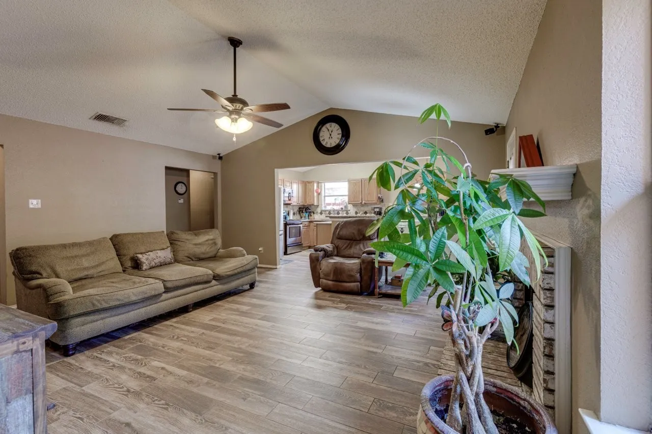 Single Family Residence For Sale in Tarrant County , 6912 Lyndale Drive, Watauga, Texas 76148, 3 Bedroom, 2 Bathroom, 2 Garage spaces, 1,590 Sqft, built in 1988, mls#21374877, Real Estate Agent in Watauga, Homes For Sale in Tarrant county, Homes For Sale in Watauga, Realtor in Watauga Texas, Real Estate Brokerage Independent Realty Texas, Luminita Cordes Realtor