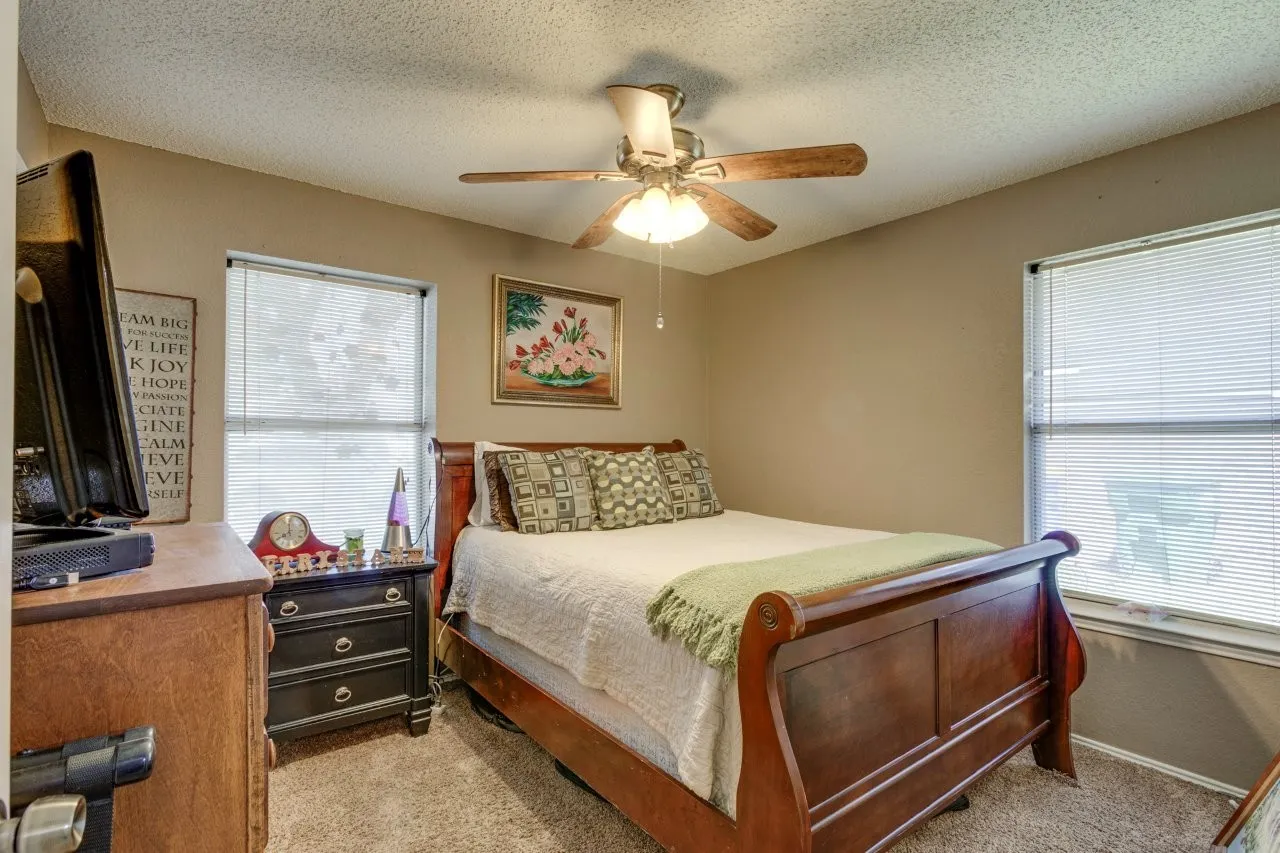 Single Family Residence For Sale in Tarrant County , 6912 Lyndale Drive, Watauga, Texas 76148, 3 Bedroom, 2 Bathroom, 2 Garage spaces, 1,590 Sqft, built in 1988, mls#21374877, Real Estate Agent in Watauga, Homes For Sale in Tarrant county, Homes For Sale in Watauga, Realtor in Watauga Texas, Real Estate Brokerage Independent Realty Texas, Luminita Cordes Realtor