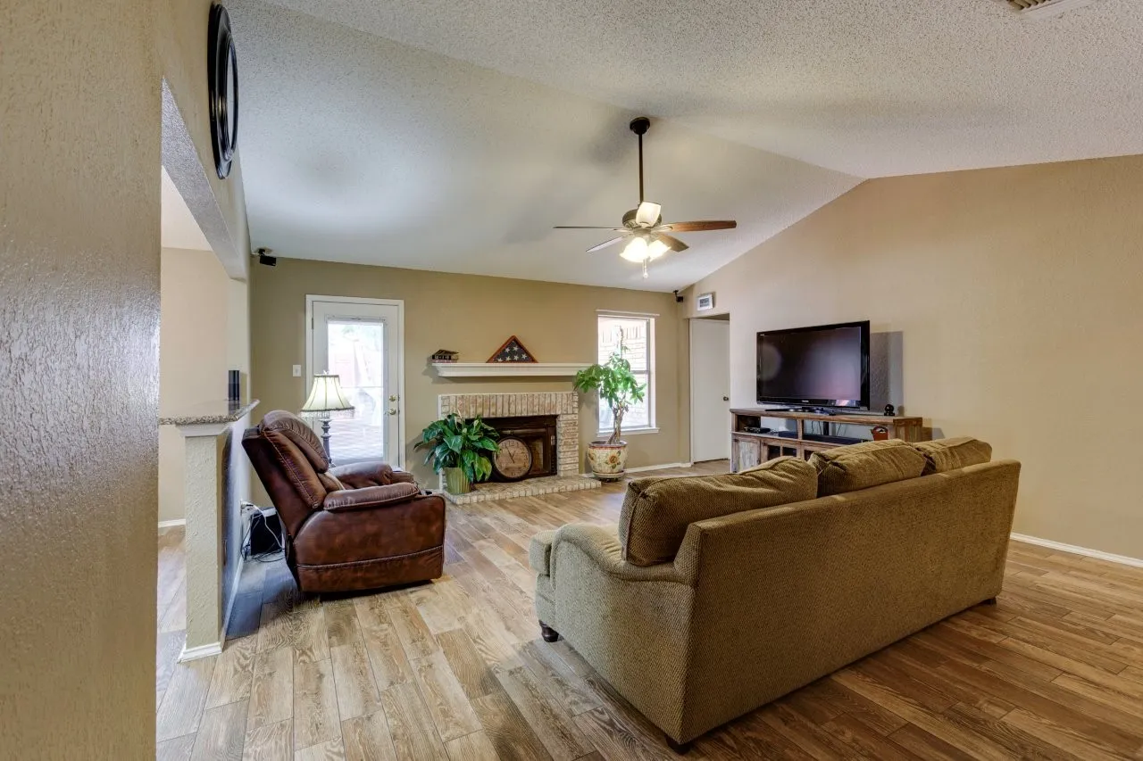 Single Family Residence For Sale in Tarrant County , 6912 Lyndale Drive, Watauga, Texas 76148, 3 Bedroom, 2 Bathroom, 2 Garage spaces, 1,590 Sqft, built in 1988, mls#21374877, Real Estate Agent in Watauga, Homes For Sale in Tarrant county, Homes For Sale in Watauga, Realtor in Watauga Texas, Real Estate Brokerage Independent Realty Texas, Luminita Cordes Realtor