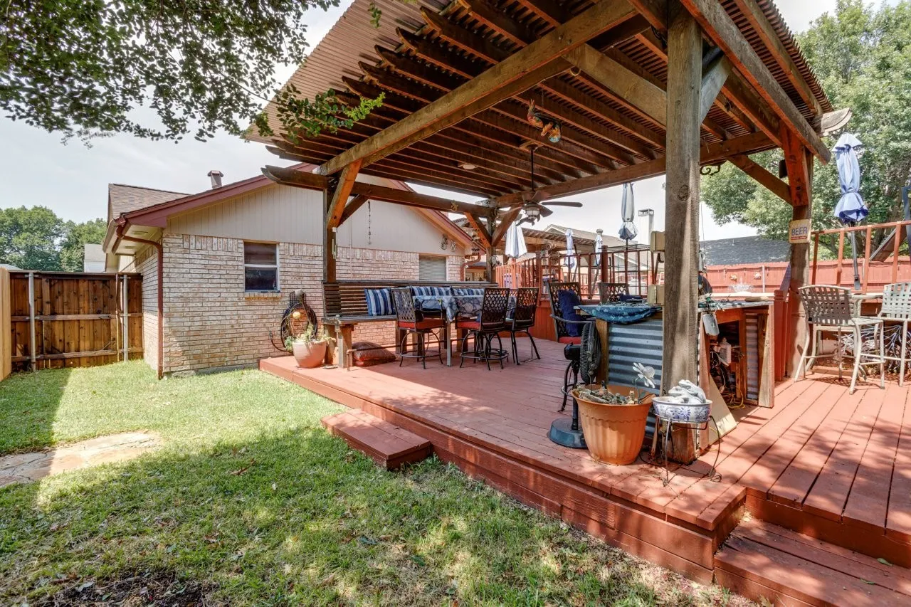 Single Family Residence For Sale in Tarrant County , 6912 Lyndale Drive, Watauga, Texas 76148, 3 Bedroom, 2 Bathroom, 2 Garage spaces, 1,590 Sqft, built in 1988, mls#21374877, Real Estate Agent in Watauga, Homes For Sale in Tarrant county, Homes For Sale in Watauga, Realtor in Watauga Texas, Real Estate Brokerage Independent Realty Texas, Luminita Cordes Realtor