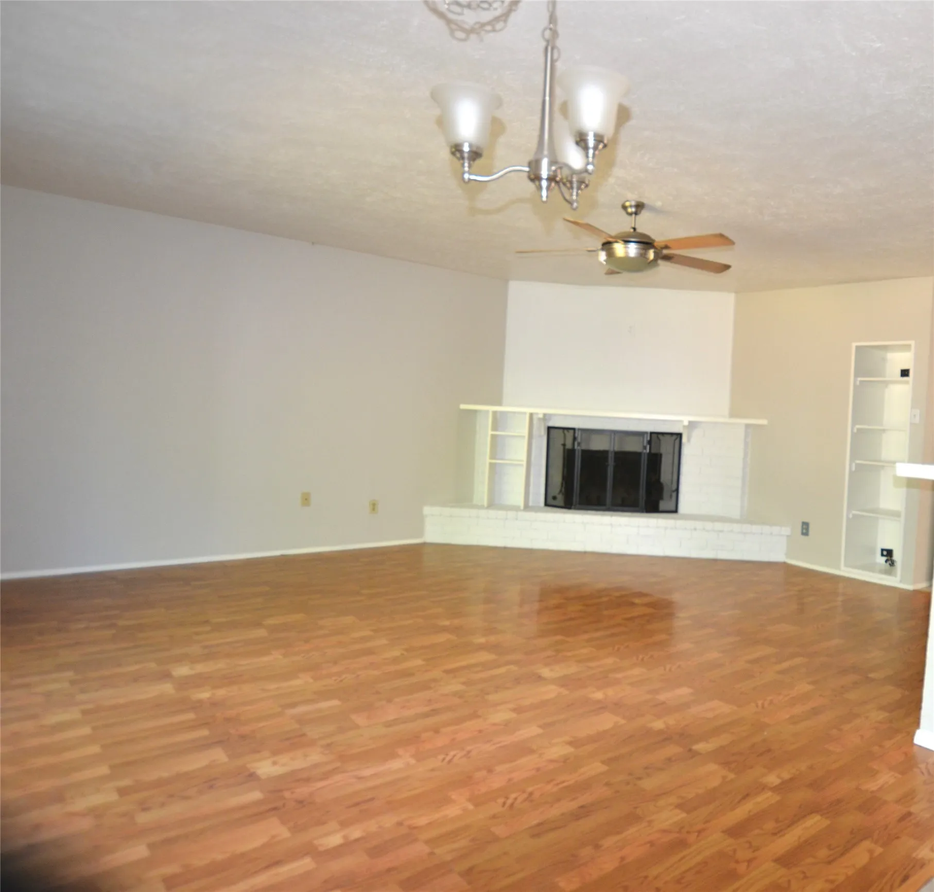 Single Family Residence For Rent in Collin County , 114 W Way Drive, Allen, Texas 75002, 3 Bedroom, 2 Bathroom, 2 Garage spaces, 1,430 Sqft, built in 1978, mls#21374595, Real Estate Agent in Allen, Homes For Rent in Collin county, Homes For Rent in Allen, Realtor in Allen Texas, Real Estate Brokerage Independent Realty Texas, Luminita Cordes Realtor