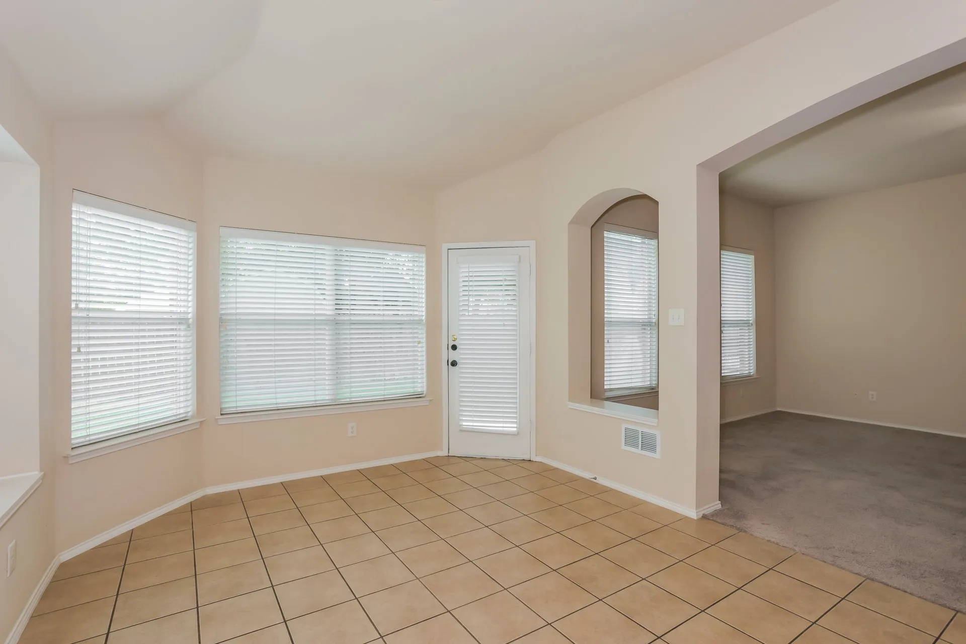 Single Family Residence For Sale in Tarrant County , 2217 Forest Park Circle, Mansfield, Texas 76063, 3 Bedroom, 2 Bathroom, 2 Garage spaces, 2,307 Sqft, built in 2001, mls#21373813, Real Estate Agent in Mansfield, Homes For Sale in Tarrant county, Homes For Sale in Mansfield, Realtor in Mansfield Texas, Real Estate Brokerage Independent Realty Texas, Luminita Cordes Realtor