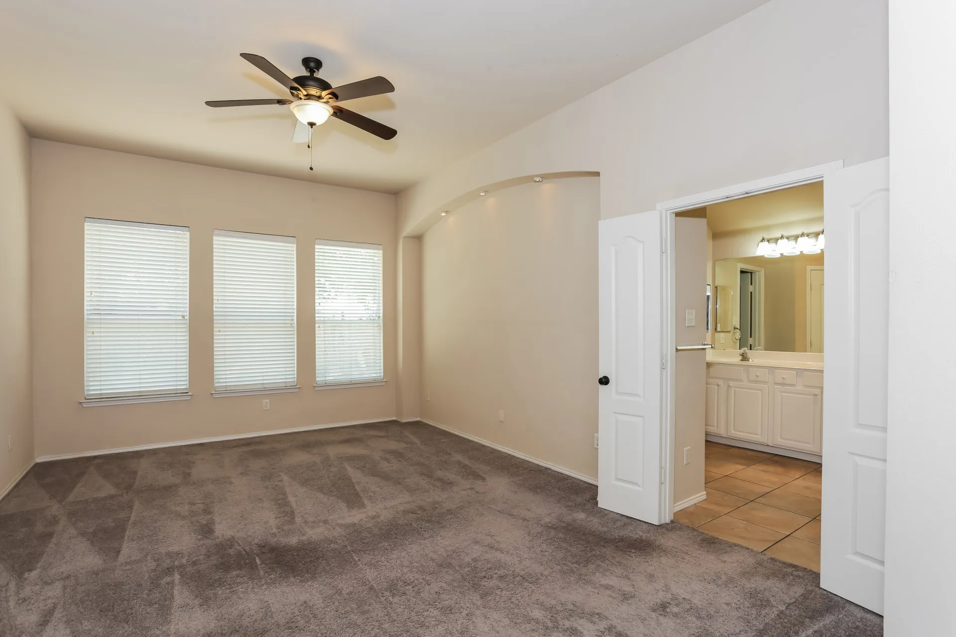 Single Family Residence For Sale in Tarrant County , 2217 Forest Park Circle, Mansfield, Texas 76063, 3 Bedroom, 2 Bathroom, 2 Garage spaces, 2,307 Sqft, built in 2001, mls#21373813, Real Estate Agent in Mansfield, Homes For Sale in Tarrant county, Homes For Sale in Mansfield, Realtor in Mansfield Texas, Real Estate Brokerage Independent Realty Texas, Luminita Cordes Realtor