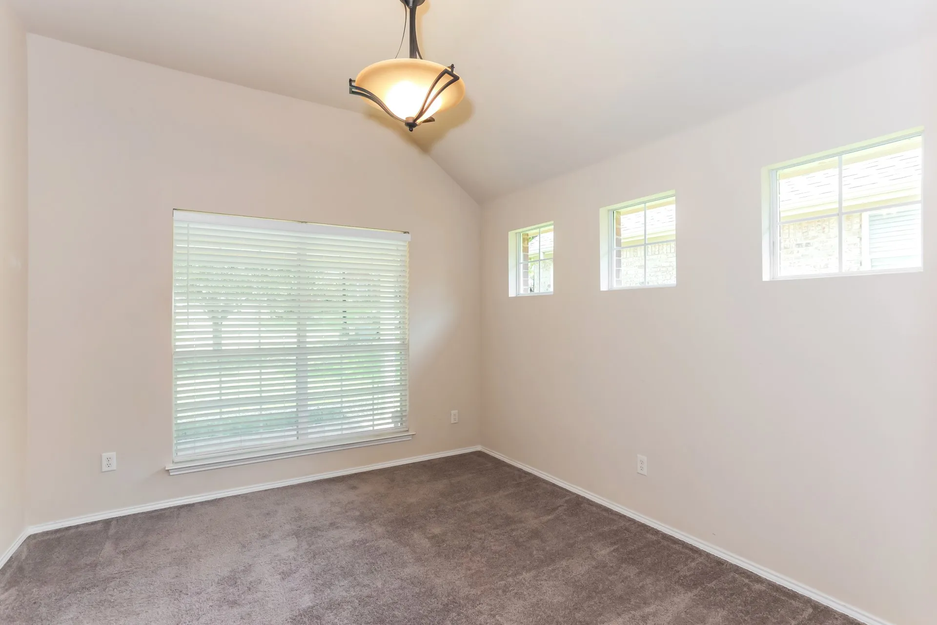 Single Family Residence For Sale in Tarrant County , 2217 Forest Park Circle, Mansfield, Texas 76063, 3 Bedroom, 2 Bathroom, 2 Garage spaces, 2,307 Sqft, built in 2001, mls#21373813, Real Estate Agent in Mansfield, Homes For Sale in Tarrant county, Homes For Sale in Mansfield, Realtor in Mansfield Texas, Real Estate Brokerage Independent Realty Texas, Luminita Cordes Realtor