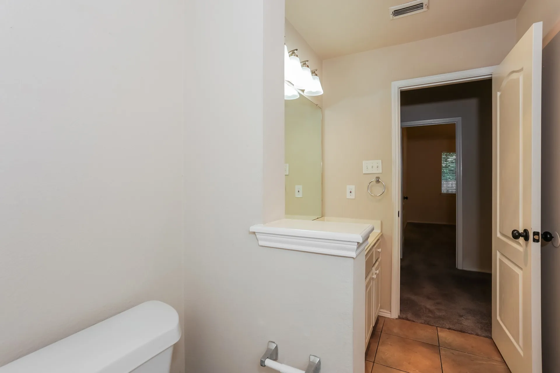 Single Family Residence For Sale in Tarrant County , 2217 Forest Park Circle, Mansfield, Texas 76063, 3 Bedroom, 2 Bathroom, 2 Garage spaces, 2,307 Sqft, built in 2001, mls#21373813, Real Estate Agent in Mansfield, Homes For Sale in Tarrant county, Homes For Sale in Mansfield, Realtor in Mansfield Texas, Real Estate Brokerage Independent Realty Texas, Luminita Cordes Realtor