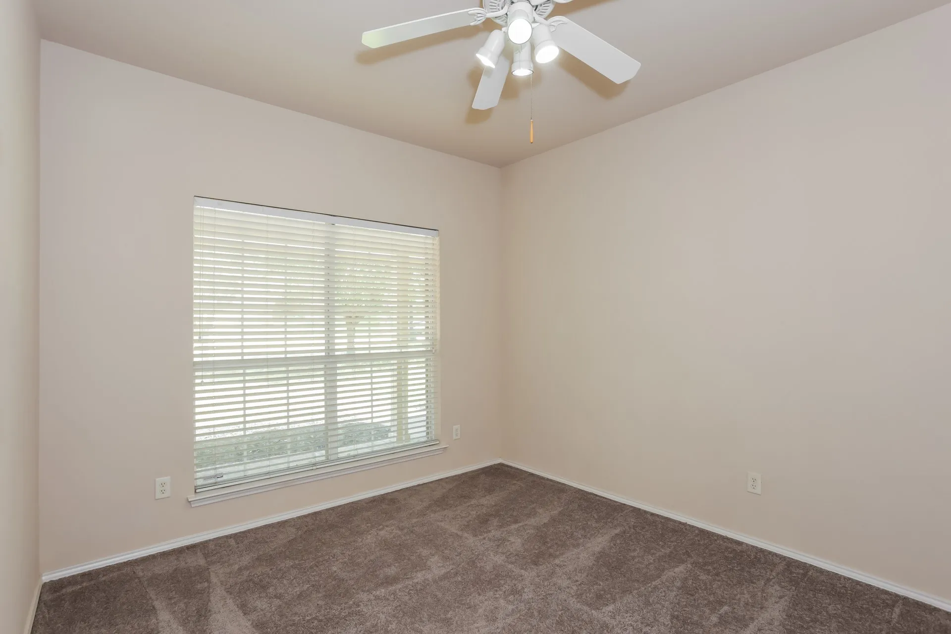 Single Family Residence For Sale in Tarrant County , 2217 Forest Park Circle, Mansfield, Texas 76063, 3 Bedroom, 2 Bathroom, 2 Garage spaces, 2,307 Sqft, built in 2001, mls#21373813, Real Estate Agent in Mansfield, Homes For Sale in Tarrant county, Homes For Sale in Mansfield, Realtor in Mansfield Texas, Real Estate Brokerage Independent Realty Texas, Luminita Cordes Realtor