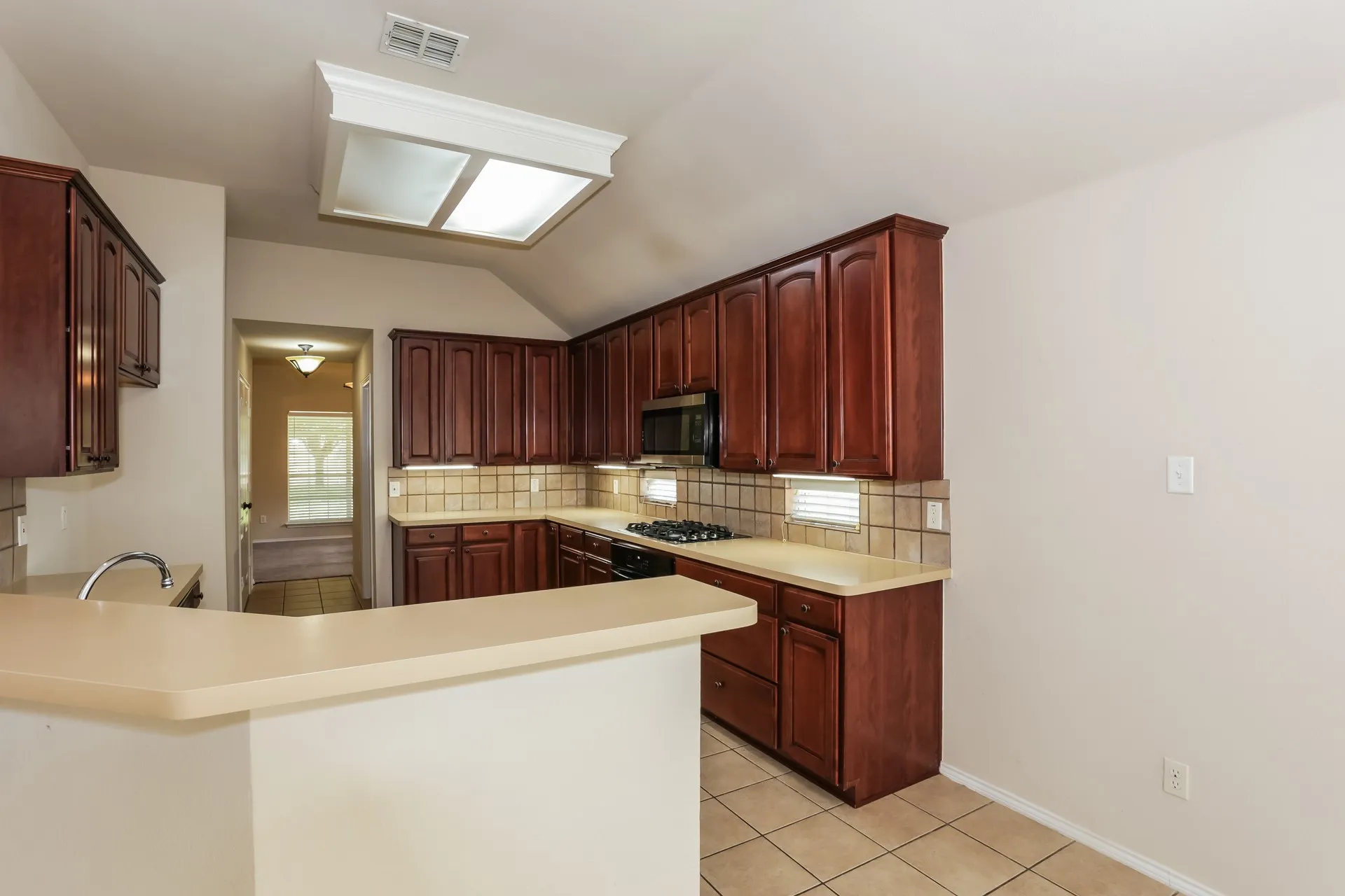 Single Family Residence For Sale in Tarrant County , 2217 Forest Park Circle, Mansfield, Texas 76063, 3 Bedroom, 2 Bathroom, 2 Garage spaces, 2,307 Sqft, built in 2001, mls#21373813, Real Estate Agent in Mansfield, Homes For Sale in Tarrant county, Homes For Sale in Mansfield, Realtor in Mansfield Texas, Real Estate Brokerage Independent Realty Texas, Luminita Cordes Realtor