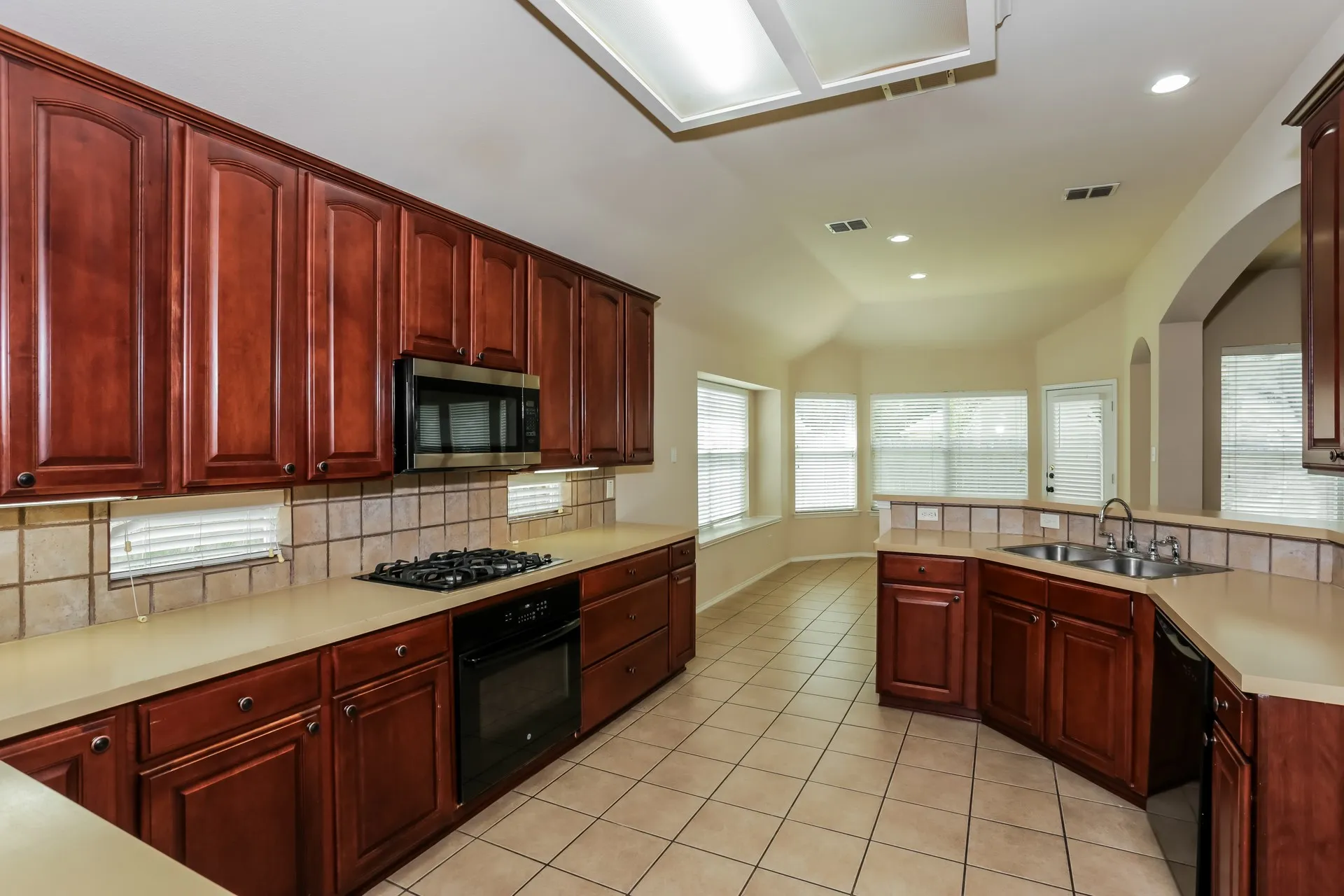 Single Family Residence For Sale in Tarrant County , 2217 Forest Park Circle, Mansfield, Texas 76063, 3 Bedroom, 2 Bathroom, 2 Garage spaces, 2,307 Sqft, built in 2001, mls#21373813, Real Estate Agent in Mansfield, Homes For Sale in Tarrant county, Homes For Sale in Mansfield, Realtor in Mansfield Texas, Real Estate Brokerage Independent Realty Texas, Luminita Cordes Realtor