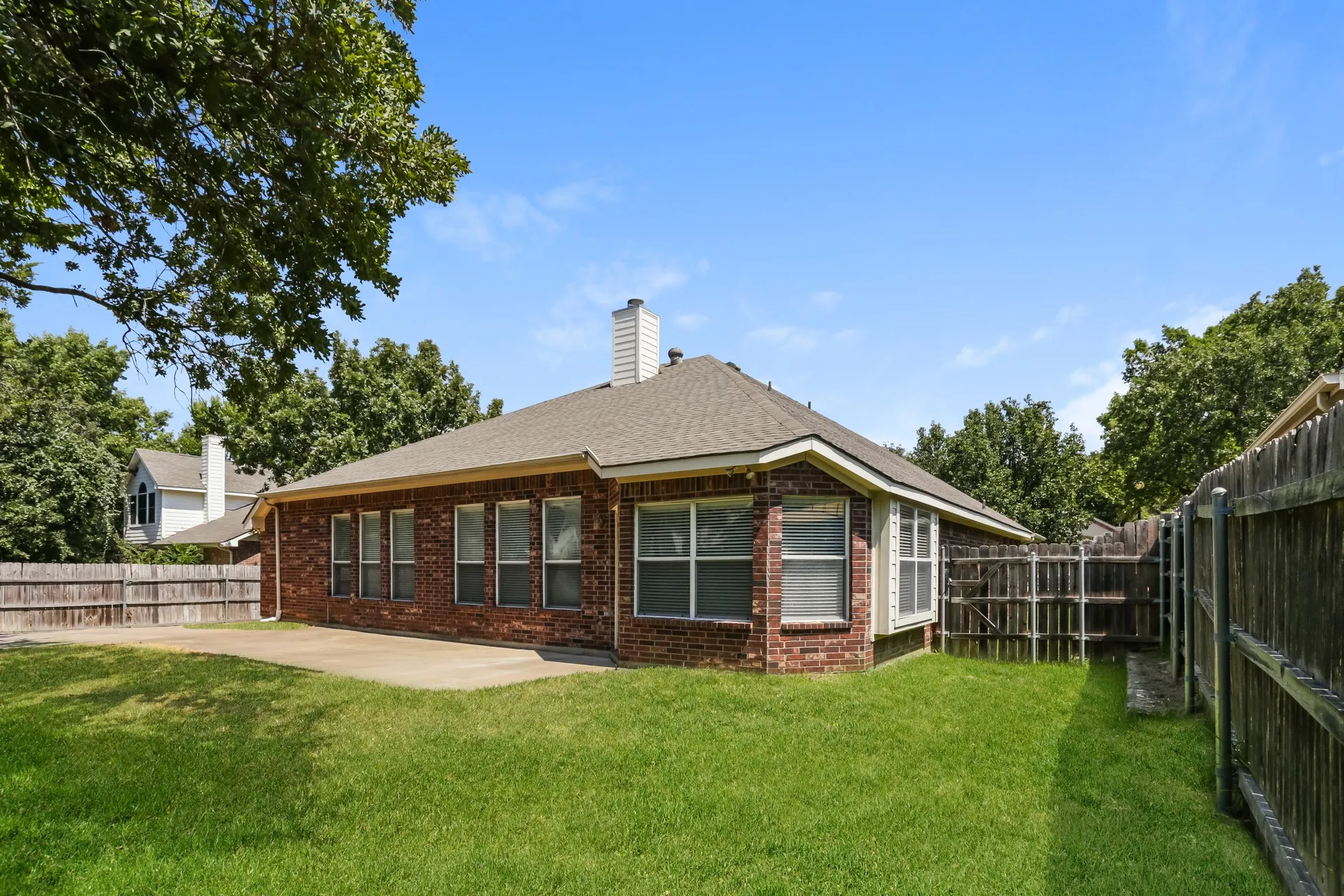 Single Family Residence For Sale in Tarrant County , 2217 Forest Park Circle, Mansfield, Texas 76063, 3 Bedroom, 2 Bathroom, 2 Garage spaces, 2,307 Sqft, built in 2001, mls#21373813, Real Estate Agent in Mansfield, Homes For Sale in Tarrant county, Homes For Sale in Mansfield, Realtor in Mansfield Texas, Real Estate Brokerage Independent Realty Texas, Luminita Cordes Realtor