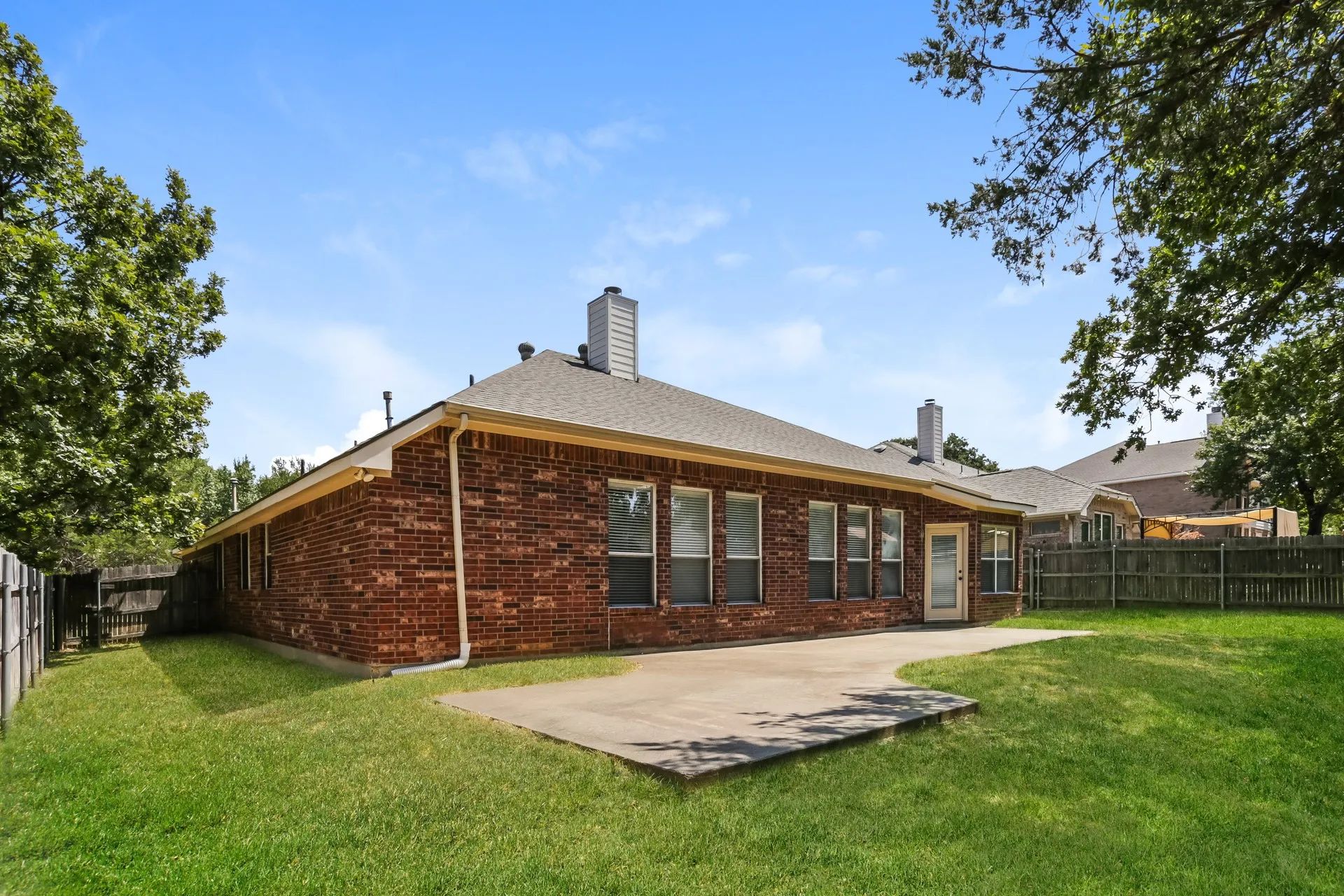 Single Family Residence For Sale in Tarrant County , 2217 Forest Park Circle, Mansfield, Texas 76063, 3 Bedroom, 2 Bathroom, 2 Garage spaces, 2,307 Sqft, built in 2001, mls#21373813, Real Estate Agent in Mansfield, Homes For Sale in Tarrant county, Homes For Sale in Mansfield, Realtor in Mansfield Texas, Real Estate Brokerage Independent Realty Texas, Luminita Cordes Realtor