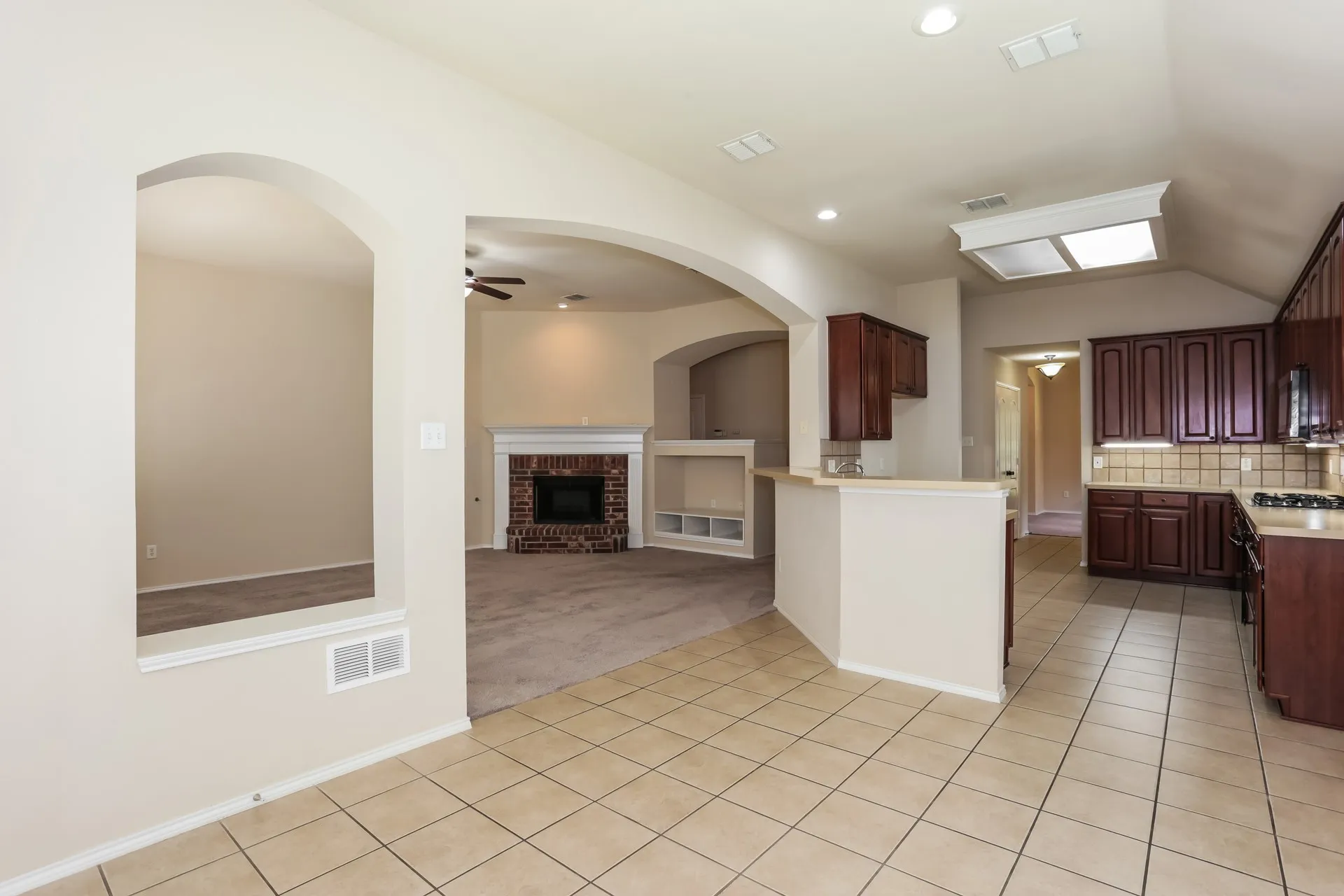 Single Family Residence For Sale in Tarrant County , 2217 Forest Park Circle, Mansfield, Texas 76063, 3 Bedroom, 2 Bathroom, 2 Garage spaces, 2,307 Sqft, built in 2001, mls#21373813, Real Estate Agent in Mansfield, Homes For Sale in Tarrant county, Homes For Sale in Mansfield, Realtor in Mansfield Texas, Real Estate Brokerage Independent Realty Texas, Luminita Cordes Realtor