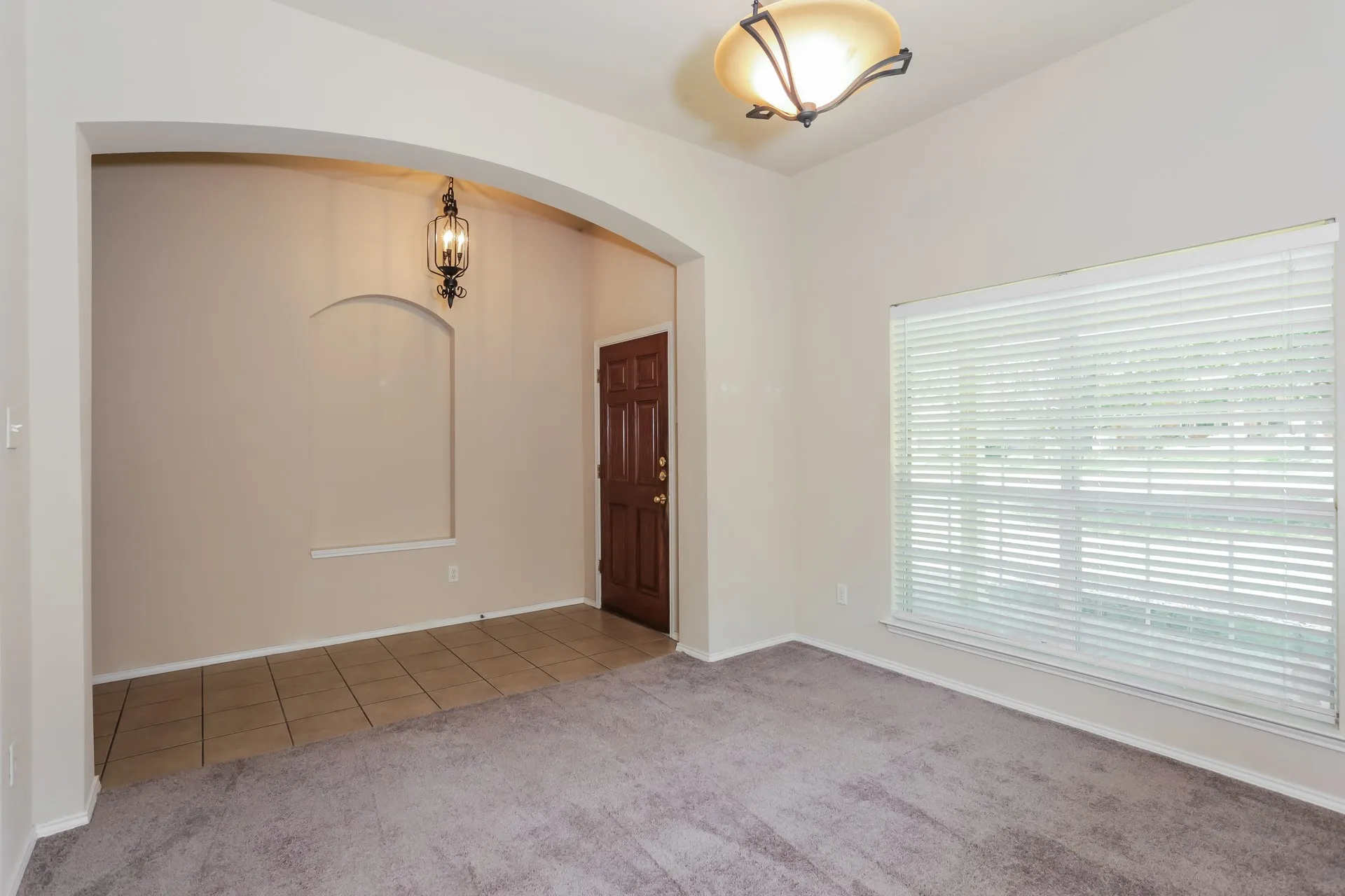 Single Family Residence For Sale in Tarrant County , 2217 Forest Park Circle, Mansfield, Texas 76063, 3 Bedroom, 2 Bathroom, 2 Garage spaces, 2,307 Sqft, built in 2001, mls#21373813, Real Estate Agent in Mansfield, Homes For Sale in Tarrant county, Homes For Sale in Mansfield, Realtor in Mansfield Texas, Real Estate Brokerage Independent Realty Texas, Luminita Cordes Realtor