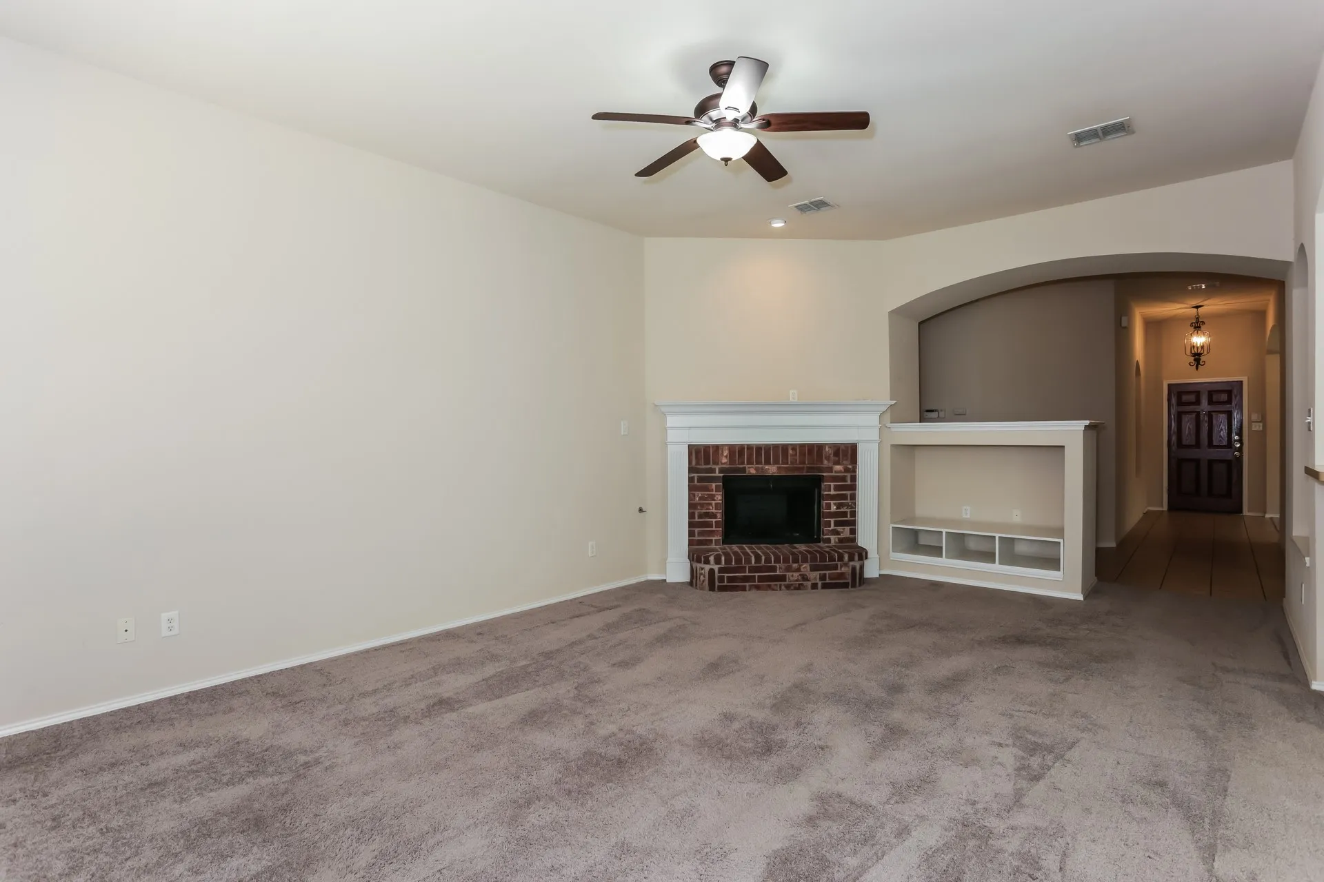 Single Family Residence For Sale in Tarrant County , 2217 Forest Park Circle, Mansfield, Texas 76063, 3 Bedroom, 2 Bathroom, 2 Garage spaces, 2,307 Sqft, built in 2001, mls#21373813, Real Estate Agent in Mansfield, Homes For Sale in Tarrant county, Homes For Sale in Mansfield, Realtor in Mansfield Texas, Real Estate Brokerage Independent Realty Texas, Luminita Cordes Realtor