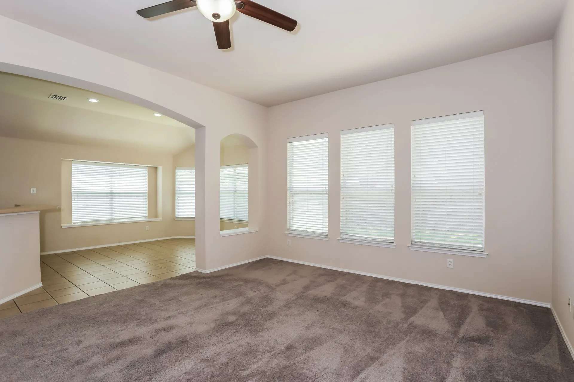 Single Family Residence For Sale in Tarrant County , 2217 Forest Park Circle, Mansfield, Texas 76063, 3 Bedroom, 2 Bathroom, 2 Garage spaces, 2,307 Sqft, built in 2001, mls#21373813, Real Estate Agent in Mansfield, Homes For Sale in Tarrant county, Homes For Sale in Mansfield, Realtor in Mansfield Texas, Real Estate Brokerage Independent Realty Texas, Luminita Cordes Realtor