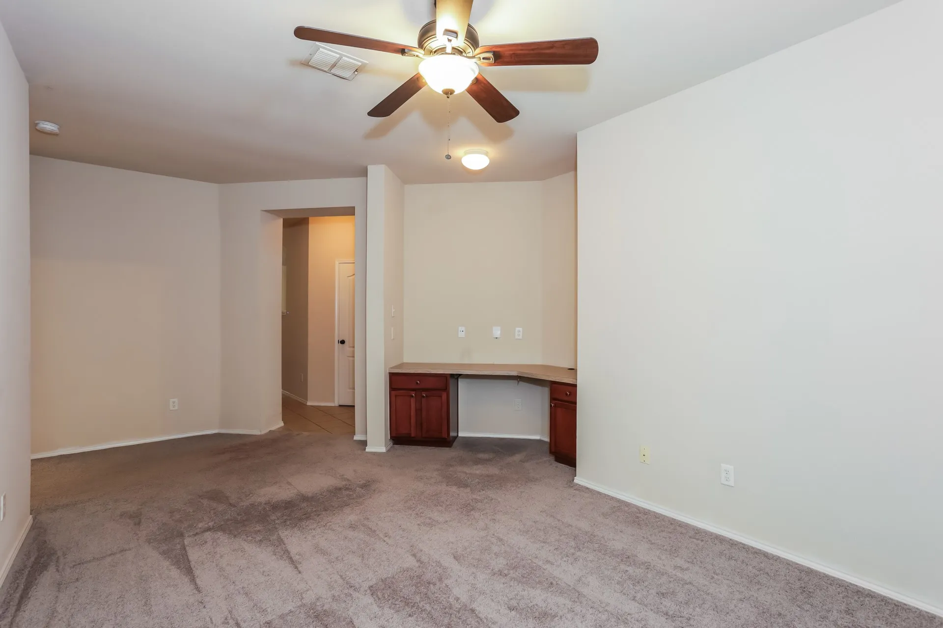 Single Family Residence For Sale in Tarrant County , 2217 Forest Park Circle, Mansfield, Texas 76063, 3 Bedroom, 2 Bathroom, 2 Garage spaces, 2,307 Sqft, built in 2001, mls#21373813, Real Estate Agent in Mansfield, Homes For Sale in Tarrant county, Homes For Sale in Mansfield, Realtor in Mansfield Texas, Real Estate Brokerage Independent Realty Texas, Luminita Cordes Realtor