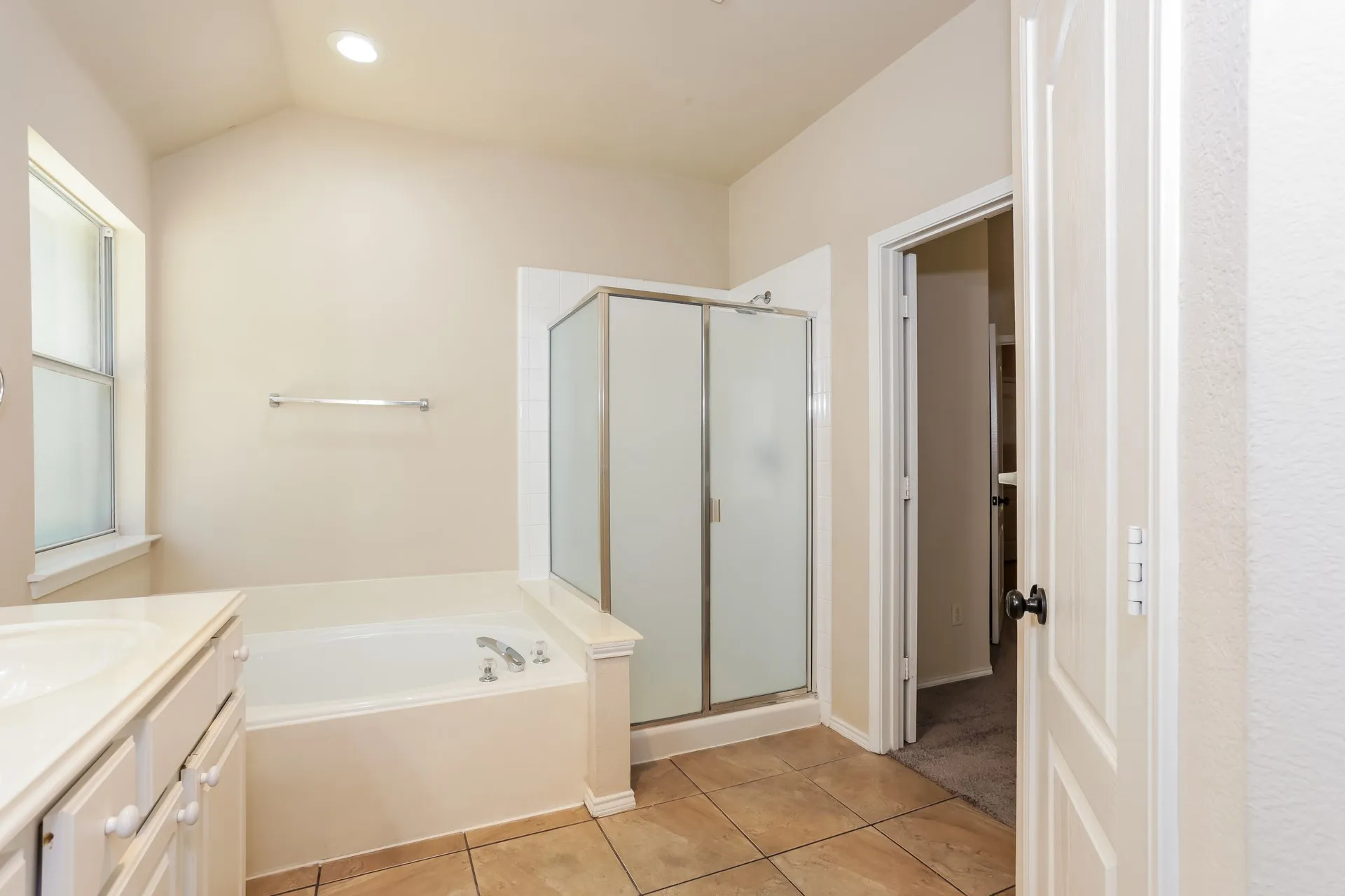 Single Family Residence For Sale in Tarrant County , 2217 Forest Park Circle, Mansfield, Texas 76063, 3 Bedroom, 2 Bathroom, 2 Garage spaces, 2,307 Sqft, built in 2001, mls#21373813, Real Estate Agent in Mansfield, Homes For Sale in Tarrant county, Homes For Sale in Mansfield, Realtor in Mansfield Texas, Real Estate Brokerage Independent Realty Texas, Luminita Cordes Realtor