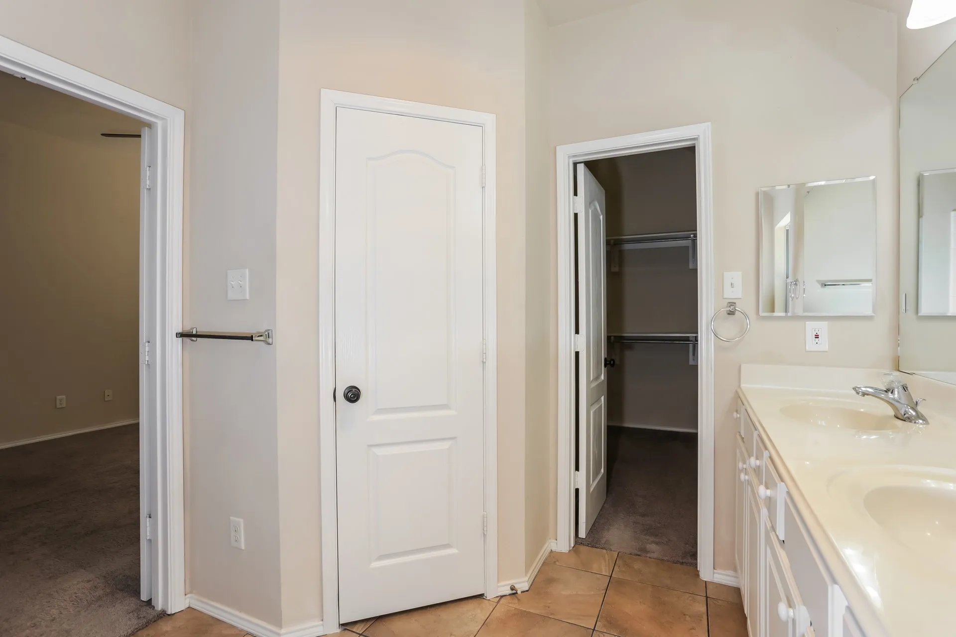 Single Family Residence For Sale in Tarrant County , 2217 Forest Park Circle, Mansfield, Texas 76063, 3 Bedroom, 2 Bathroom, 2 Garage spaces, 2,307 Sqft, built in 2001, mls#21373813, Real Estate Agent in Mansfield, Homes For Sale in Tarrant county, Homes For Sale in Mansfield, Realtor in Mansfield Texas, Real Estate Brokerage Independent Realty Texas, Luminita Cordes Realtor