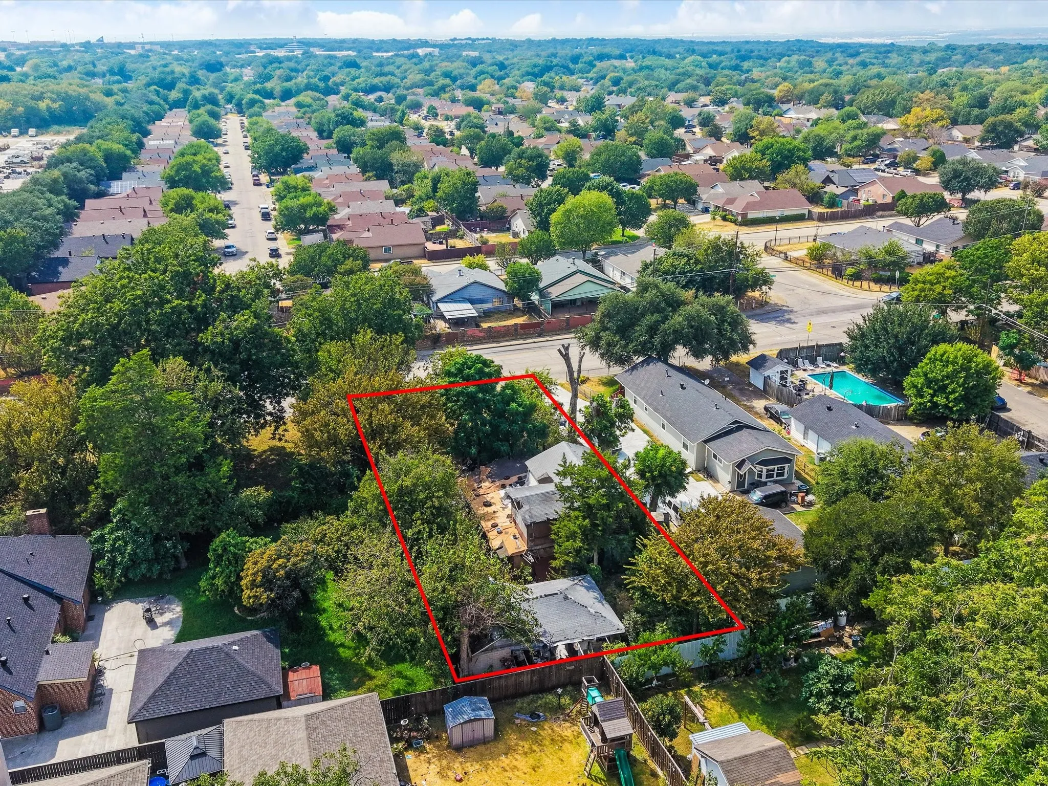 Single Family Residence For Sale in Dallas County , 1812 S Cockrell Hill Road, Dallas, Texas 75211, 3 Bedroom, 1 Bathroom, 2 Garage spaces, 2,096 Sqft, built in 1946, mls#21374331, Real Estate Agent in Dallas, Homes For Sale in Dallas county, Homes For Sale in Dallas, Realtor in Dallas Texas, Real Estate Brokerage Independent Realty Texas, Luminita Cordes Realtor