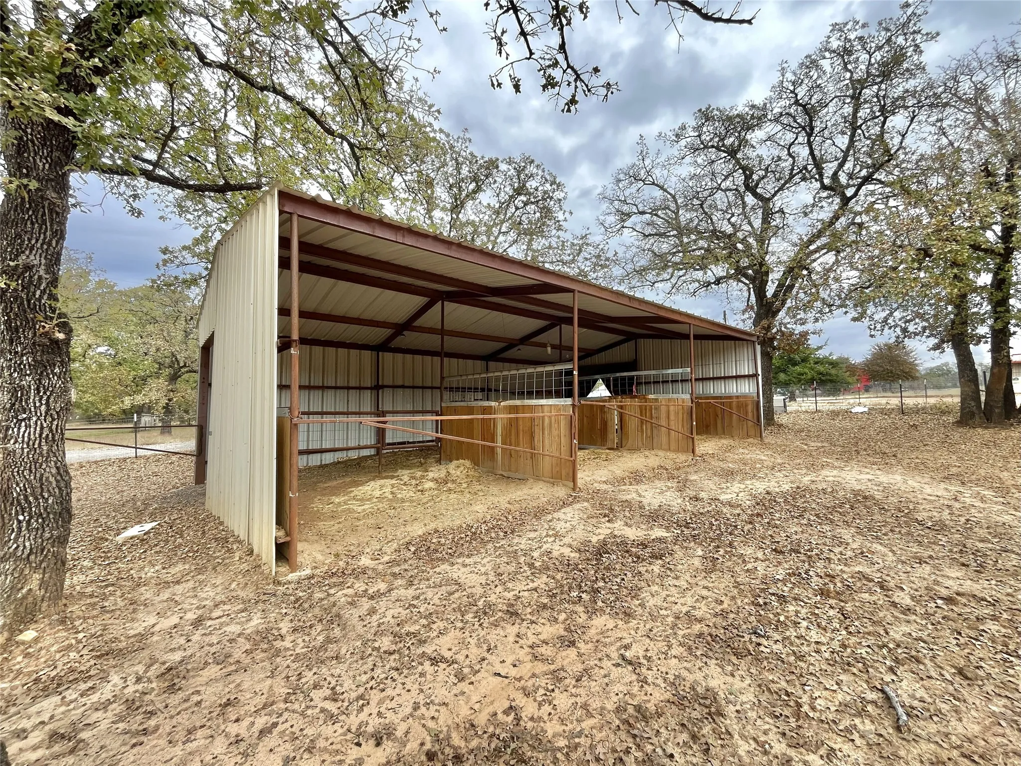 Single Family Residence For Sale in Wise County , 245 Spring Creek Court, Paradise, Texas 76073, 3 Bedroom, 3 Bathroom, 3 Garage spaces, 2,640 Sqft, built in 2001, mls#21372609, Real Estate Agent in Paradise, Homes For Sale in Wise county, Homes For Sale in Paradise, Realtor in Paradise Texas, Real Estate Brokerage Independent Realty Texas, Luminita Cordes Realtor