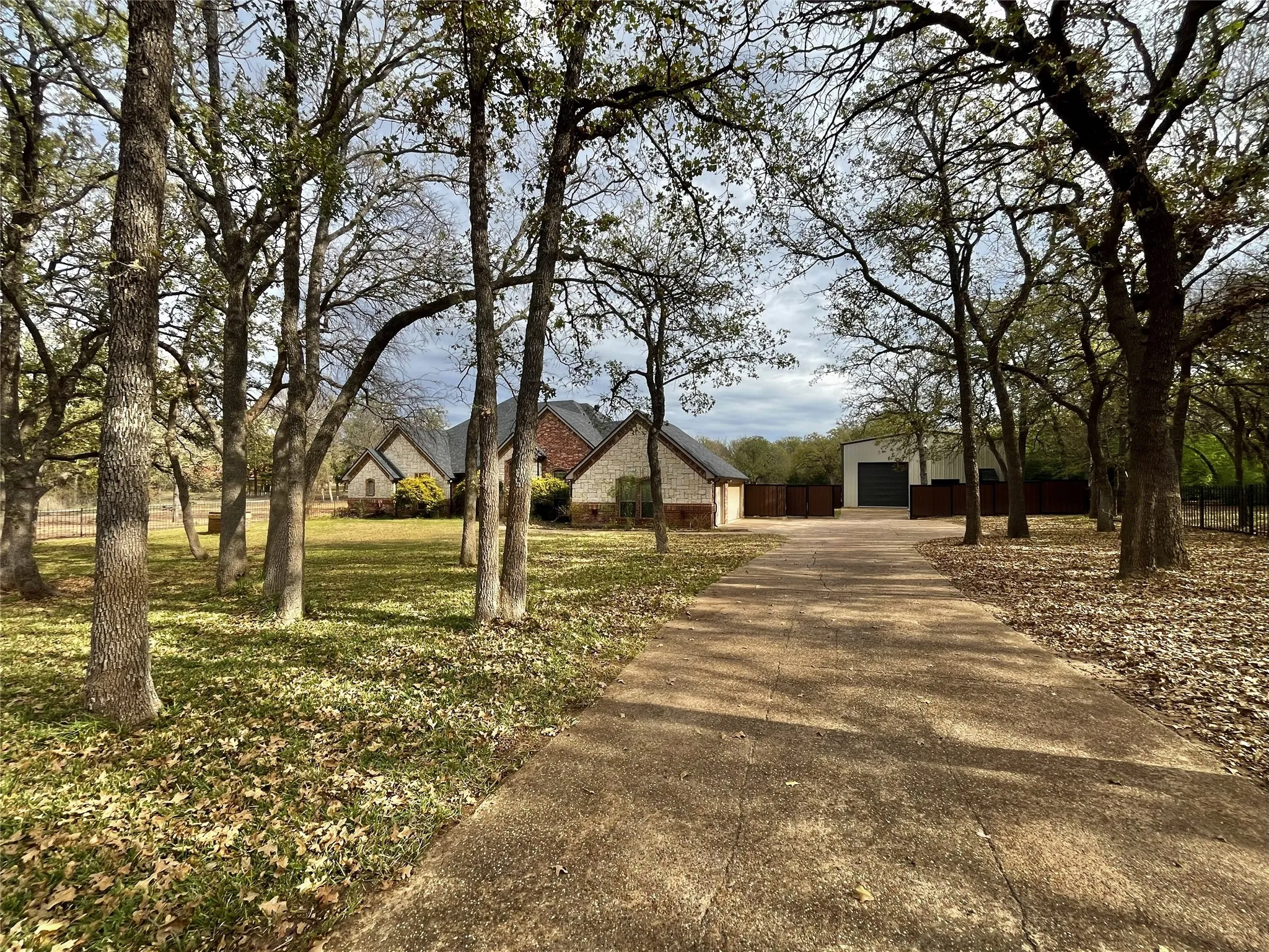 Single Family Residence For Sale in Wise County , 245 Spring Creek Court, Paradise, Texas 76073, 3 Bedroom, 3 Bathroom, 3 Garage spaces, 2,640 Sqft, built in 2001, mls#21372609, Real Estate Agent in Paradise, Homes For Sale in Wise county, Homes For Sale in Paradise, Realtor in Paradise Texas, Real Estate Brokerage Independent Realty Texas, Luminita Cordes Realtor