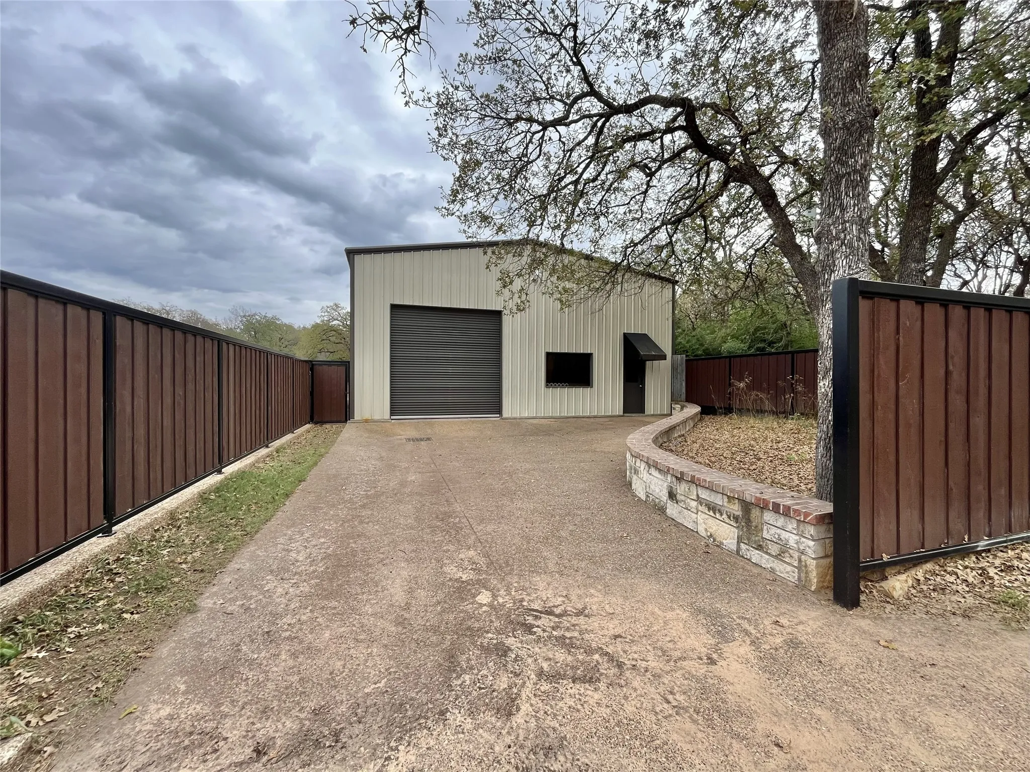Single Family Residence For Sale in Wise County , 245 Spring Creek Court, Paradise, Texas 76073, 3 Bedroom, 3 Bathroom, 3 Garage spaces, 2,640 Sqft, built in 2001, mls#21372609, Real Estate Agent in Paradise, Homes For Sale in Wise county, Homes For Sale in Paradise, Realtor in Paradise Texas, Real Estate Brokerage Independent Realty Texas, Luminita Cordes Realtor