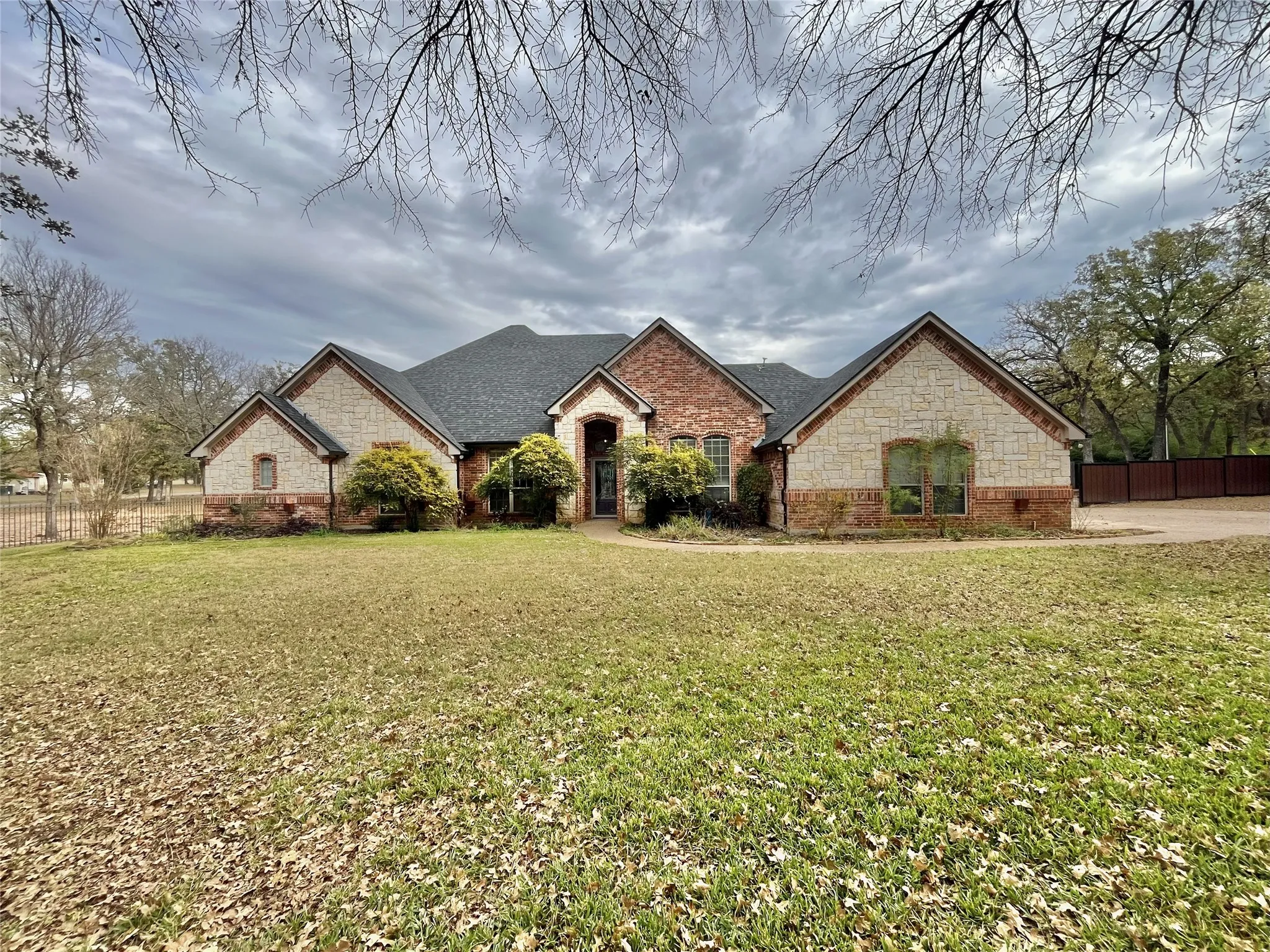 Single Family Residence For Sale in Wise County , 245 Spring Creek Court, Paradise, Texas 76073, 3 Bedroom, 3 Bathroom, 3 Garage spaces, 2,640 Sqft, built in 2001, mls#21372609, Real Estate Agent in Paradise, Homes For Sale in Wise county, Homes For Sale in Paradise, Realtor in Paradise Texas, Real Estate Brokerage Independent Realty Texas, Luminita Cordes Realtor