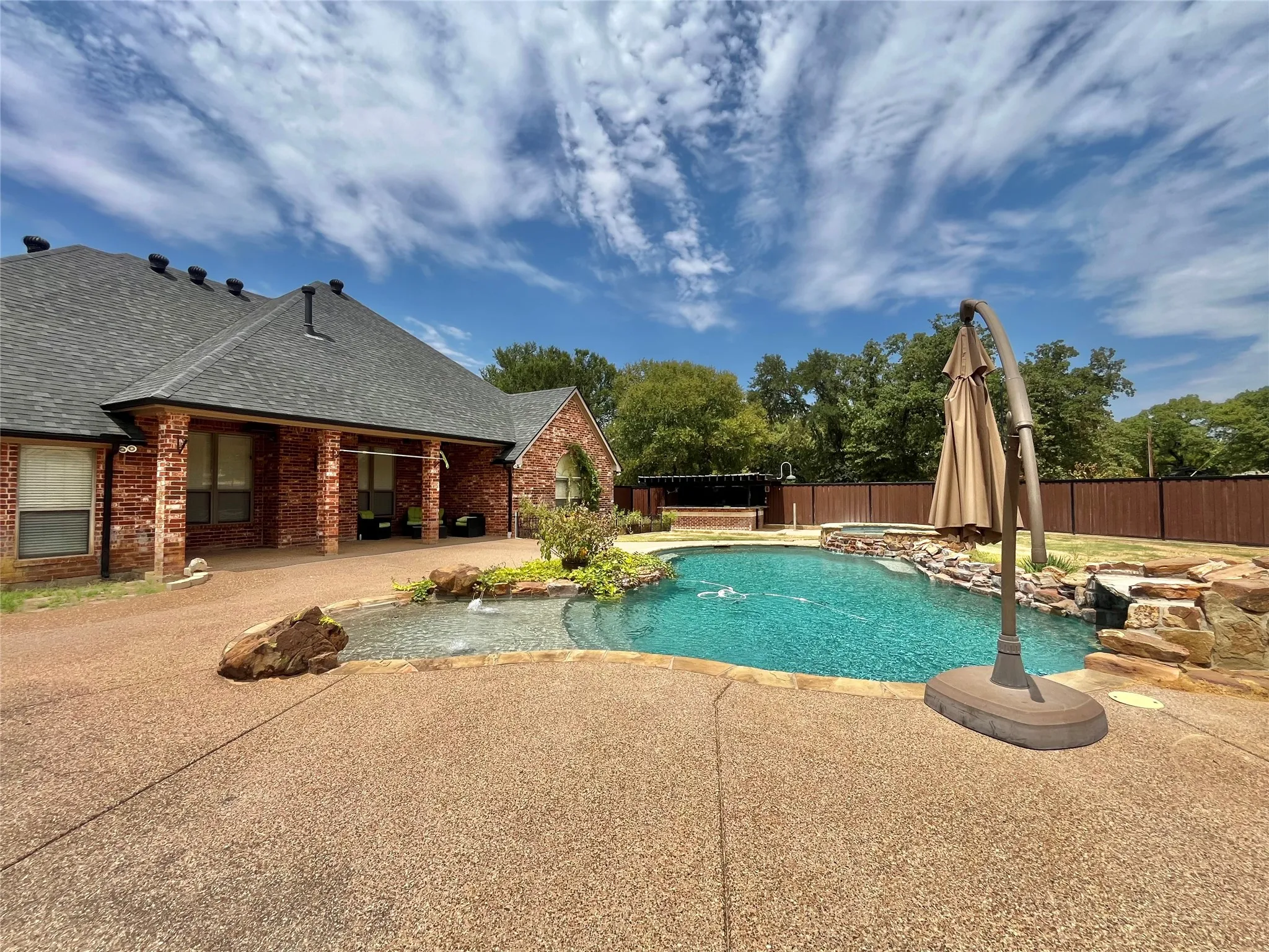 Single Family Residence For Sale in Wise County , 245 Spring Creek Court, Paradise, Texas 76073, 3 Bedroom, 3 Bathroom, 3 Garage spaces, 2,640 Sqft, built in 2001, mls#21372609, Real Estate Agent in Paradise, Homes For Sale in Wise county, Homes For Sale in Paradise, Realtor in Paradise Texas, Real Estate Brokerage Independent Realty Texas, Luminita Cordes Realtor