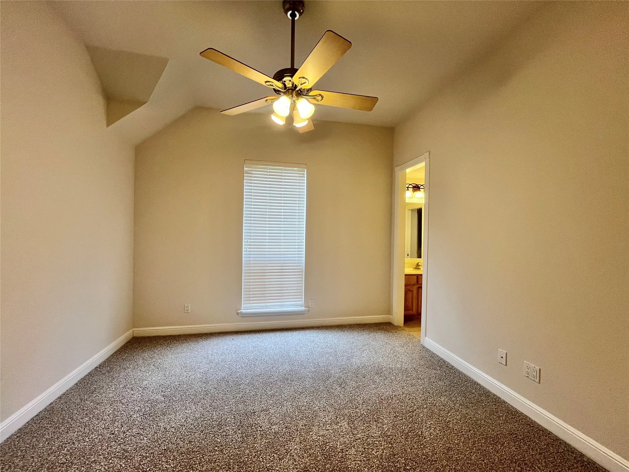 Single Family Residence For Sale in Wise County , 245 Spring Creek Court, Paradise, Texas 76073, 3 Bedroom, 3 Bathroom, 3 Garage spaces, 2,640 Sqft, built in 2001, mls#21372609, Real Estate Agent in Paradise, Homes For Sale in Wise county, Homes For Sale in Paradise, Realtor in Paradise Texas, Real Estate Brokerage Independent Realty Texas, Luminita Cordes Realtor